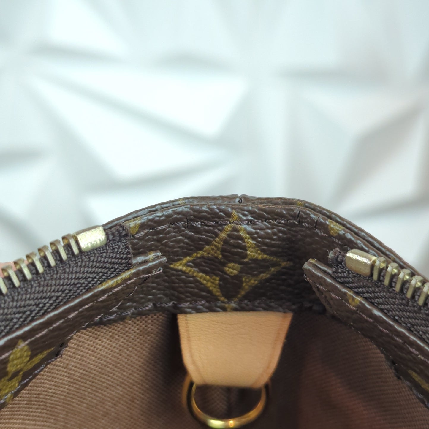 Louis Vuitton Cabas Mezzo