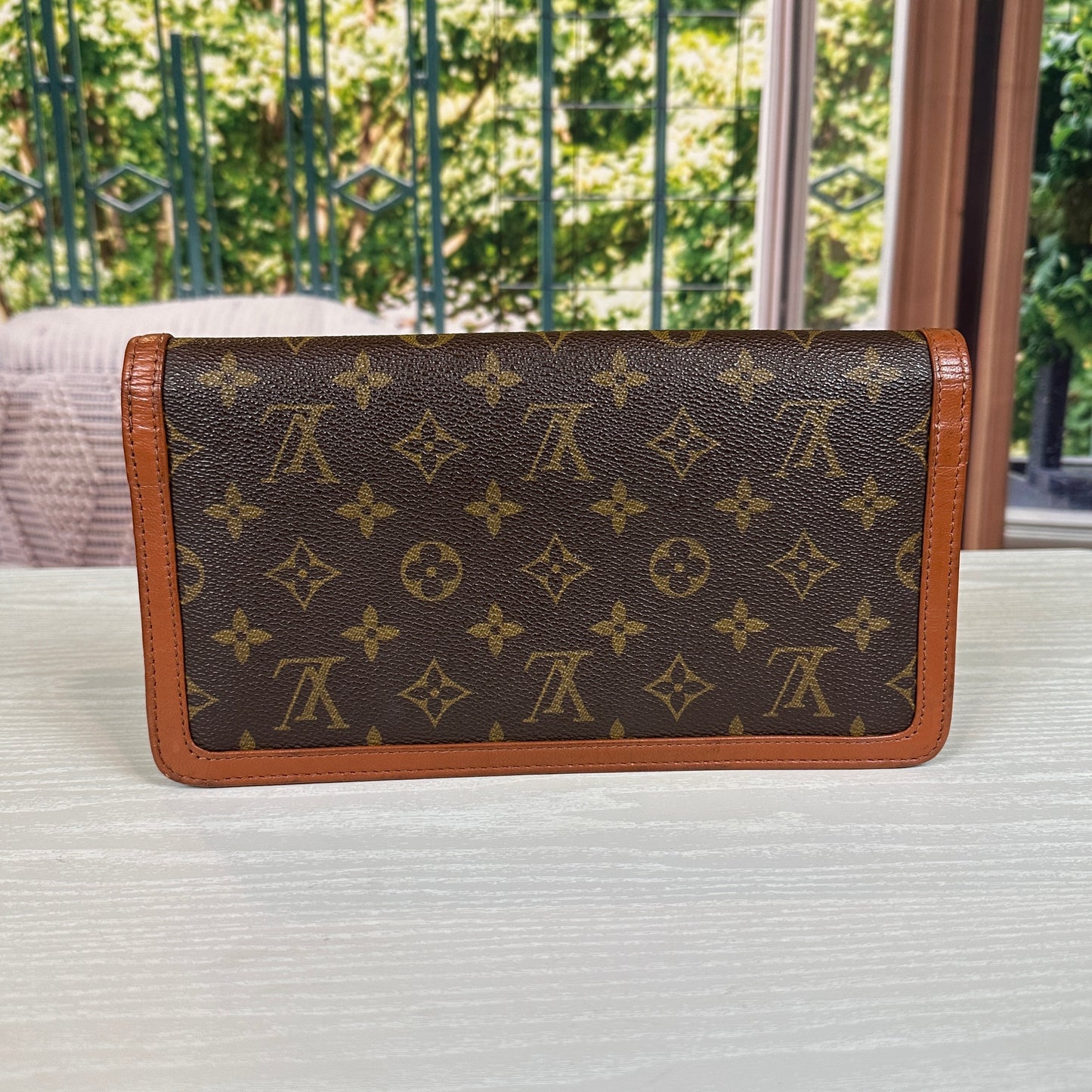 Louis Vuitton Vintage Dame Clutch