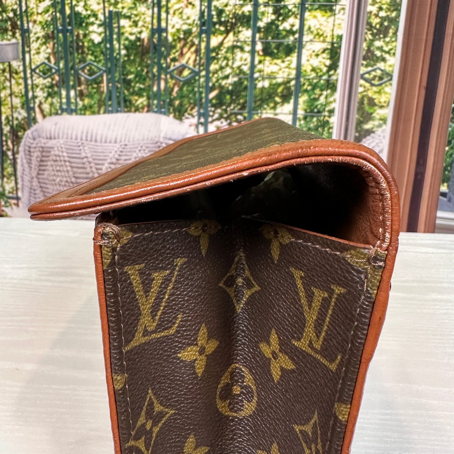 Louis Vuitton Vintage Dame Clutch