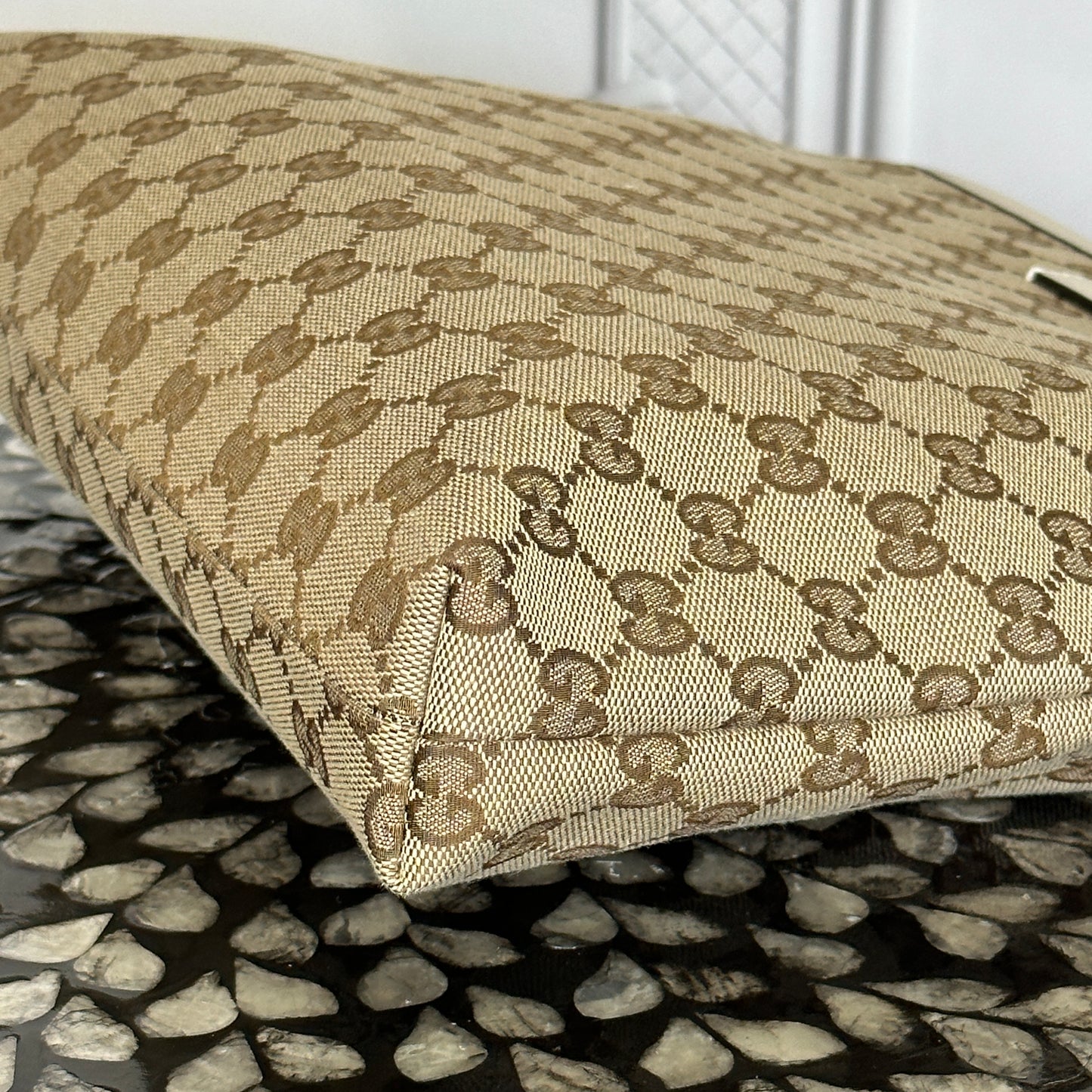 Gucci Classic GG Flat Medium Messenger Bag OffWhite