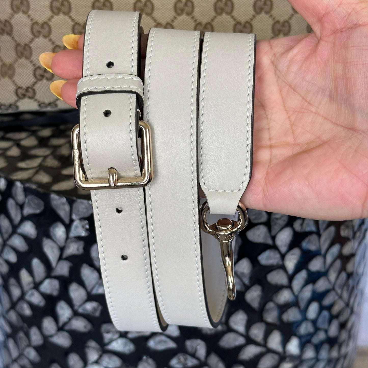 Gucci Classic GG Flat Medium Messenger Bag OffWhite