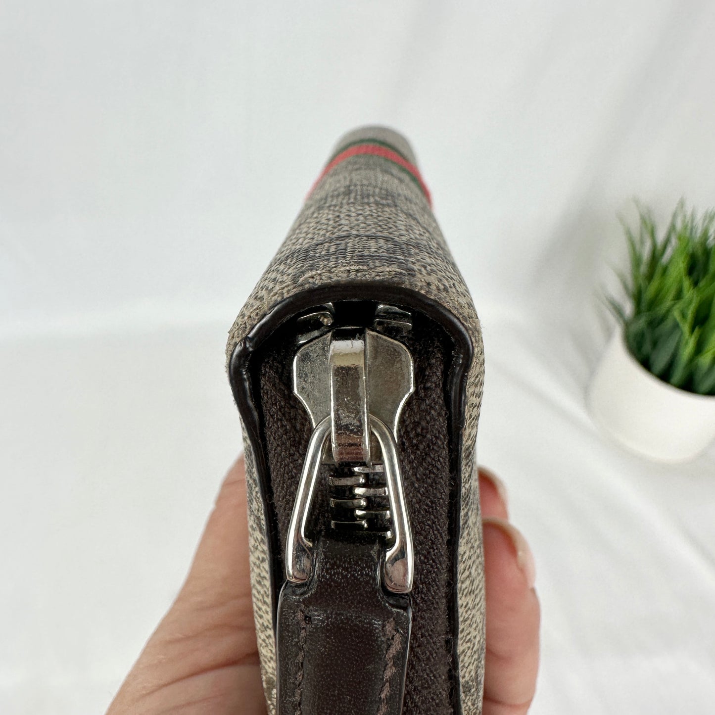 Gucci GG Supreme Canvas Bee Zip Around Wallet