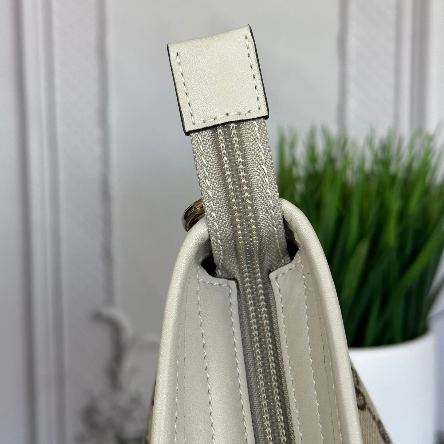 Gucci Classic GG Flat Medium Messenger Bag OffWhite