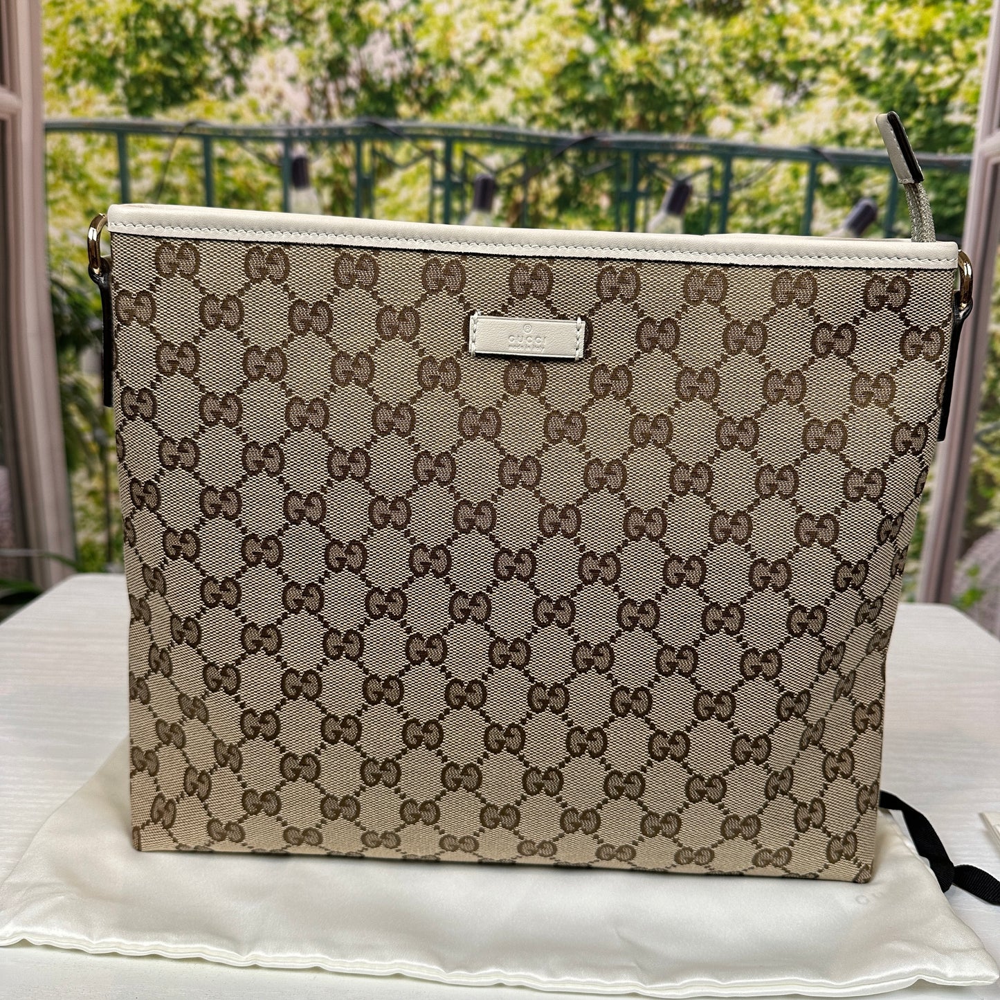 Gucci Classic GG Flat Medium Messenger Bag OffWhite