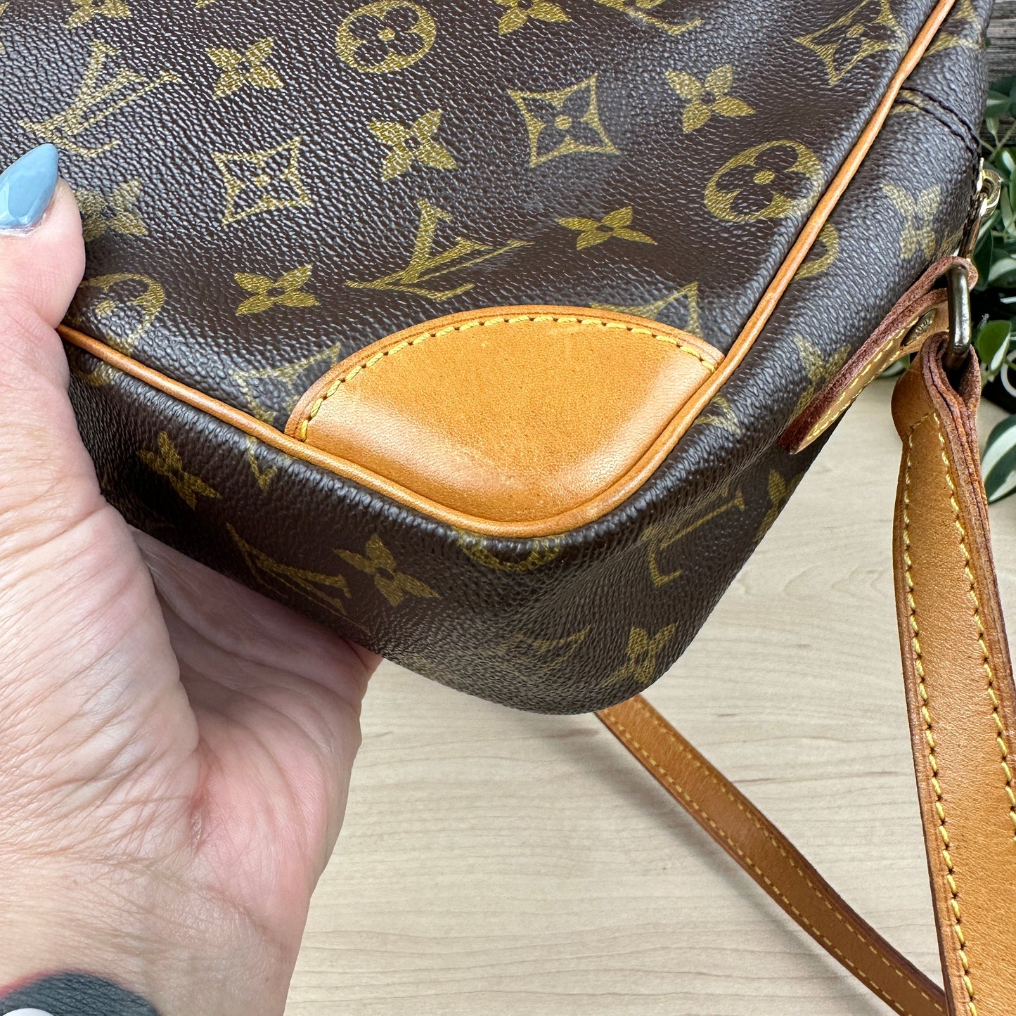 Louis Vuitton Trocadero 27 Crossbody Bag