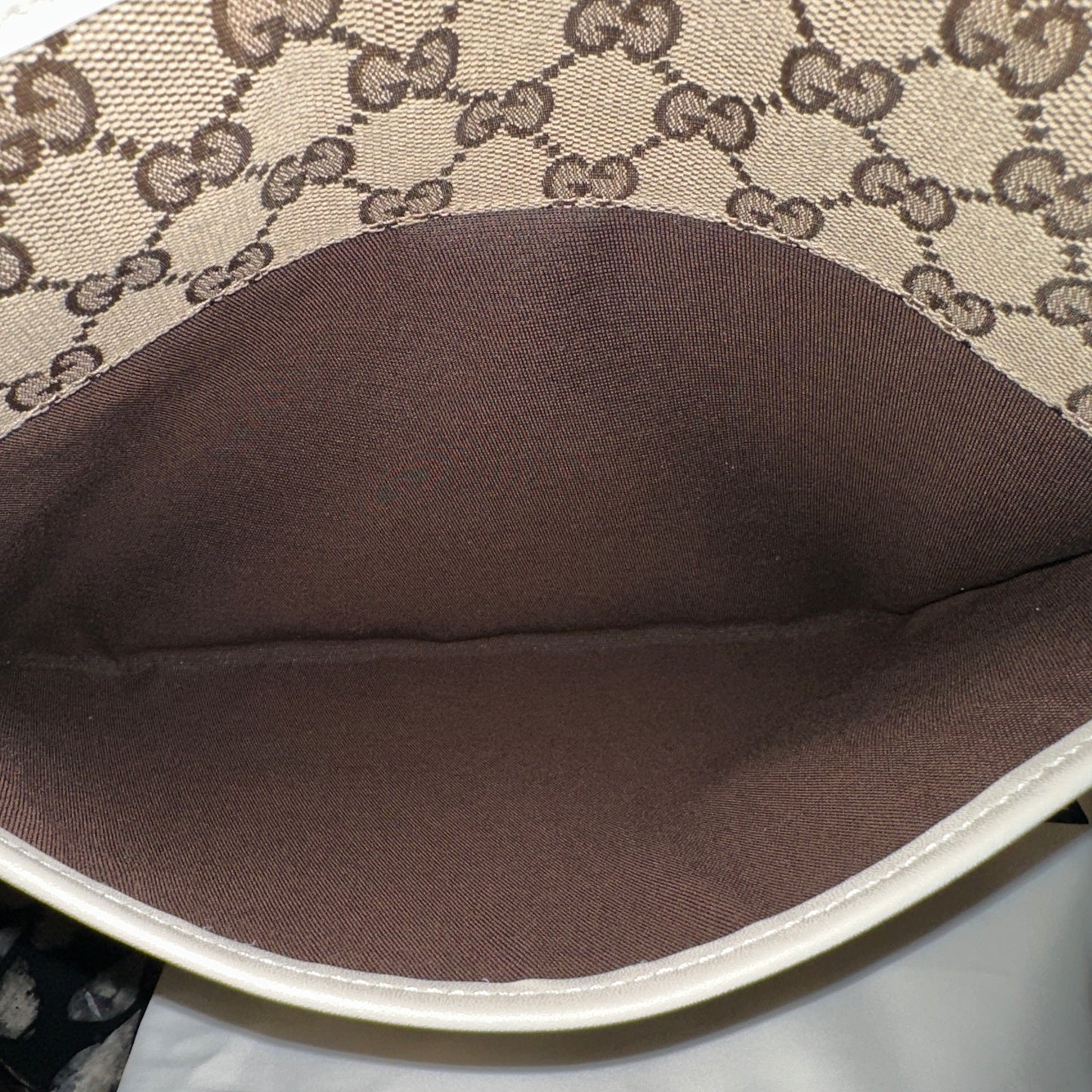 Gucci Classic GG Flat Medium Messenger Bag OffWhite