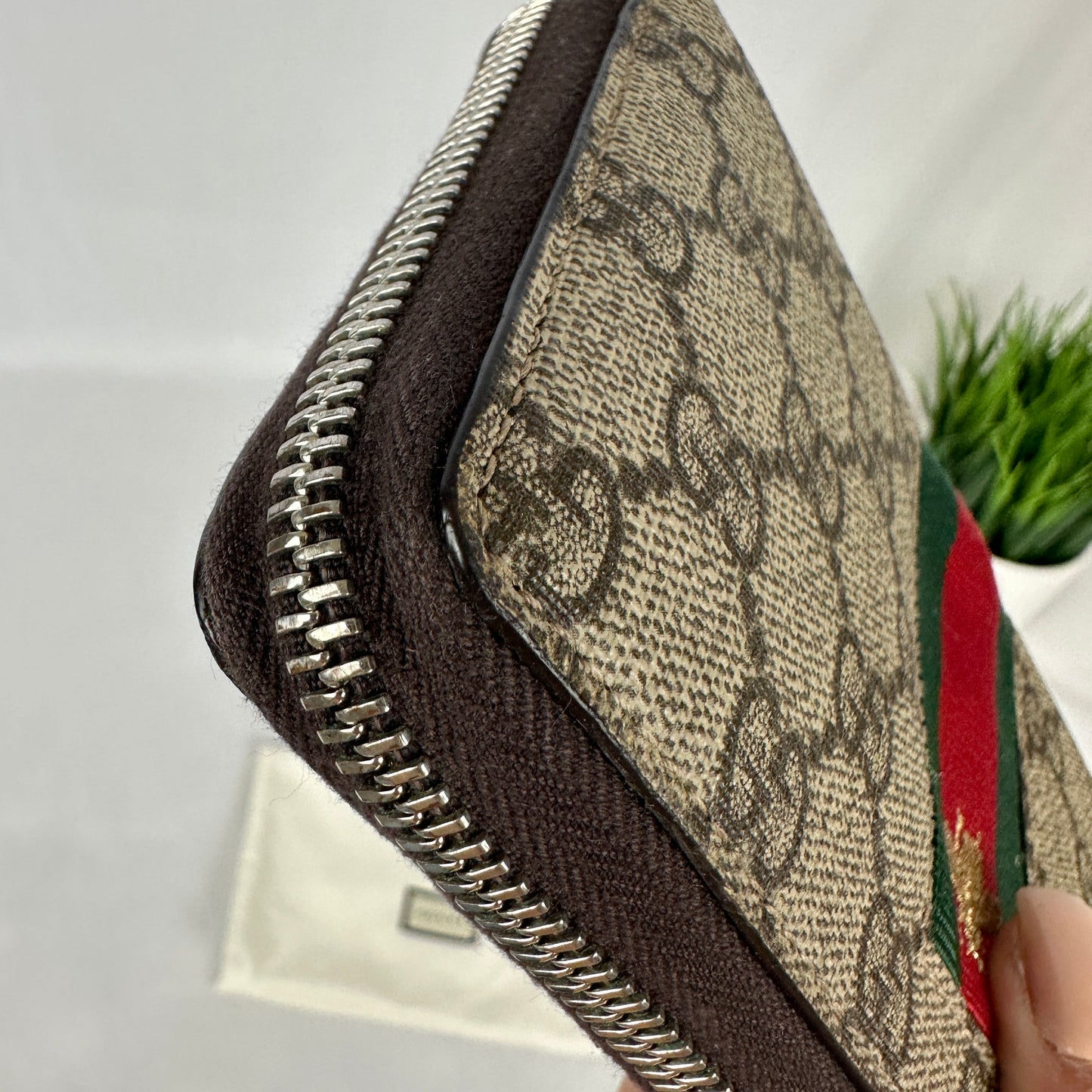 Gucci GG Supreme Canvas Bee Zip Around Wallet