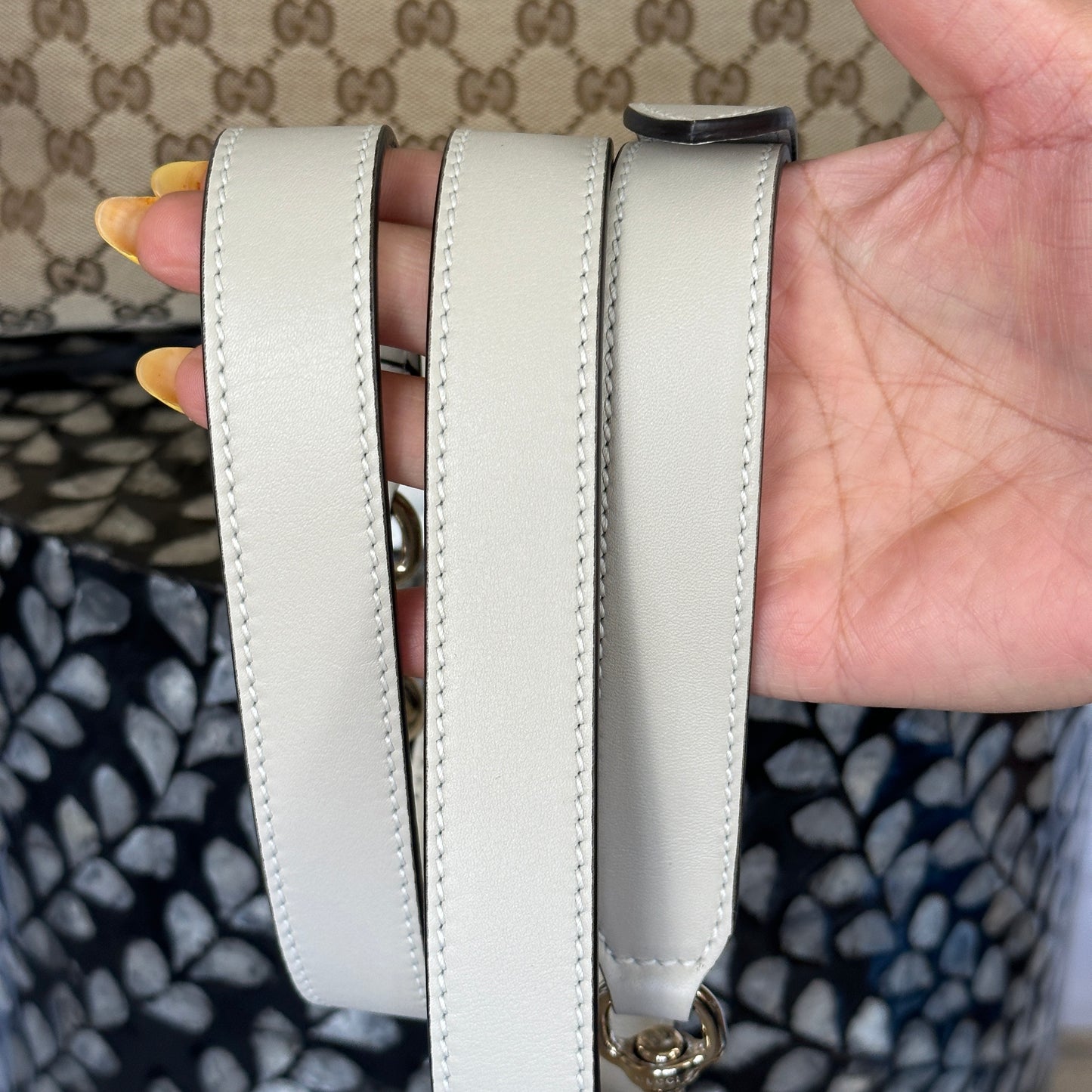 Gucci Classic GG Flat Medium Messenger Bag OffWhite