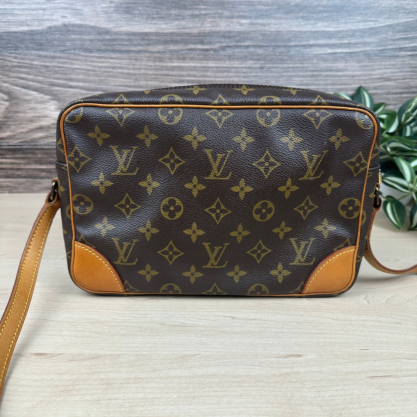 Louis Vuitton Trocadero 27 Crossbody Bag