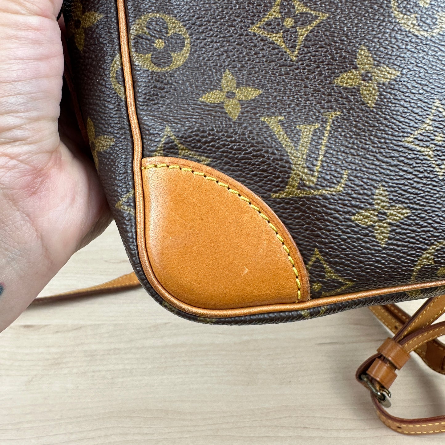 Louis Vuitton Trocadero 27 Crossbody Bag