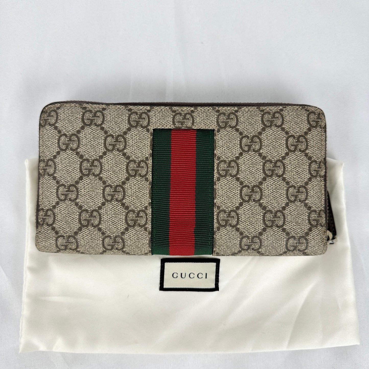 Gucci GG Supreme Canvas Bee Zip Around Wallet