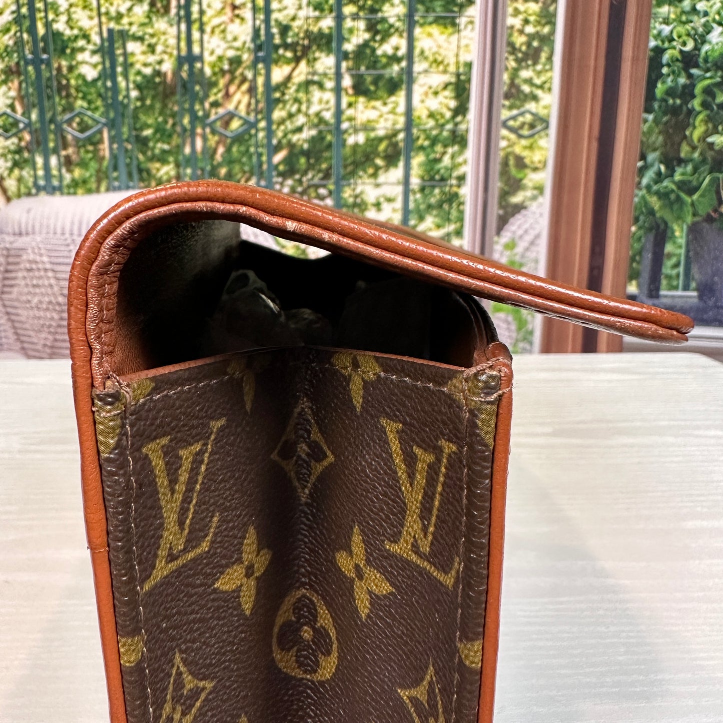 Louis Vuitton Vintage Dame Clutch