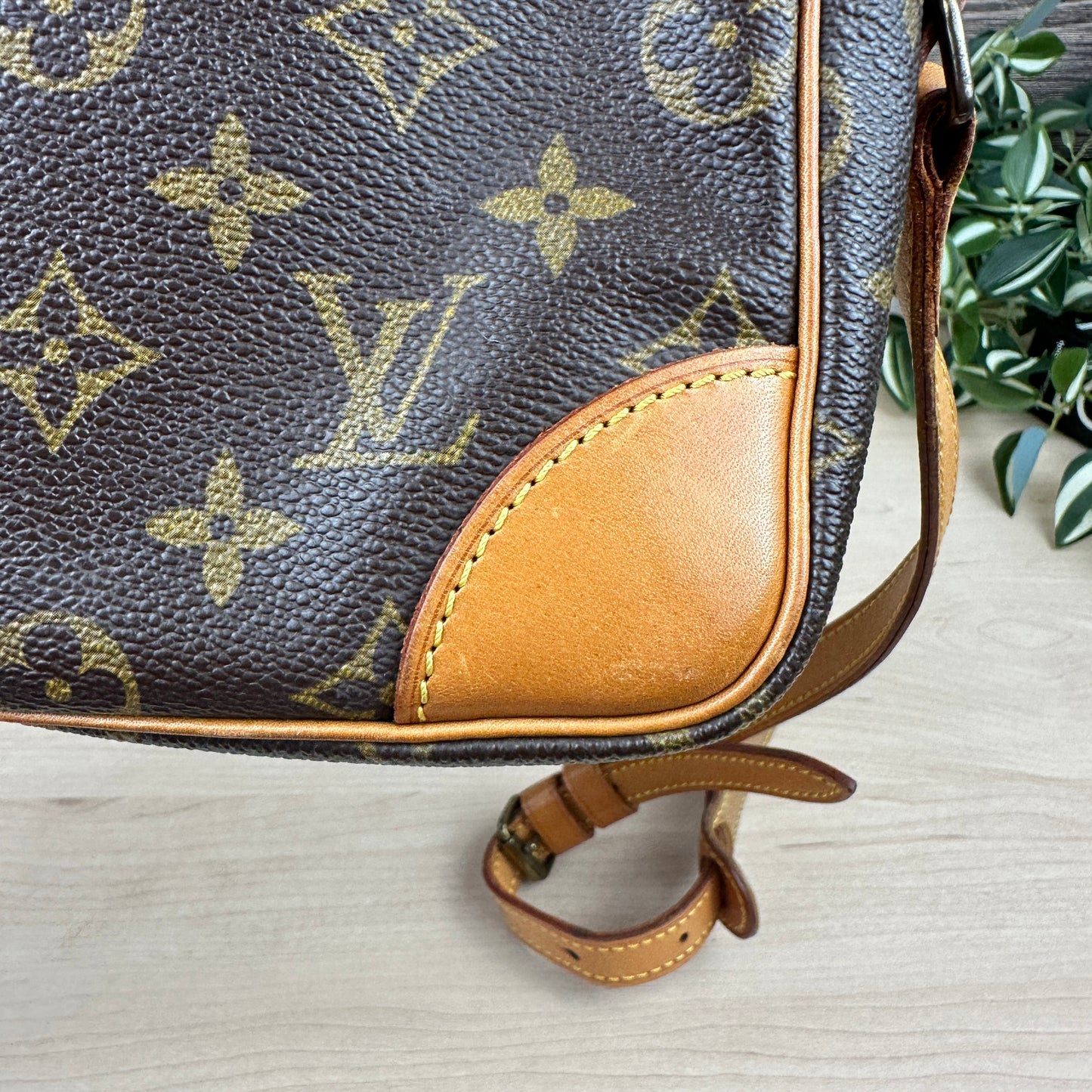Louis Vuitton Trocadero 27 Crossbody Bag