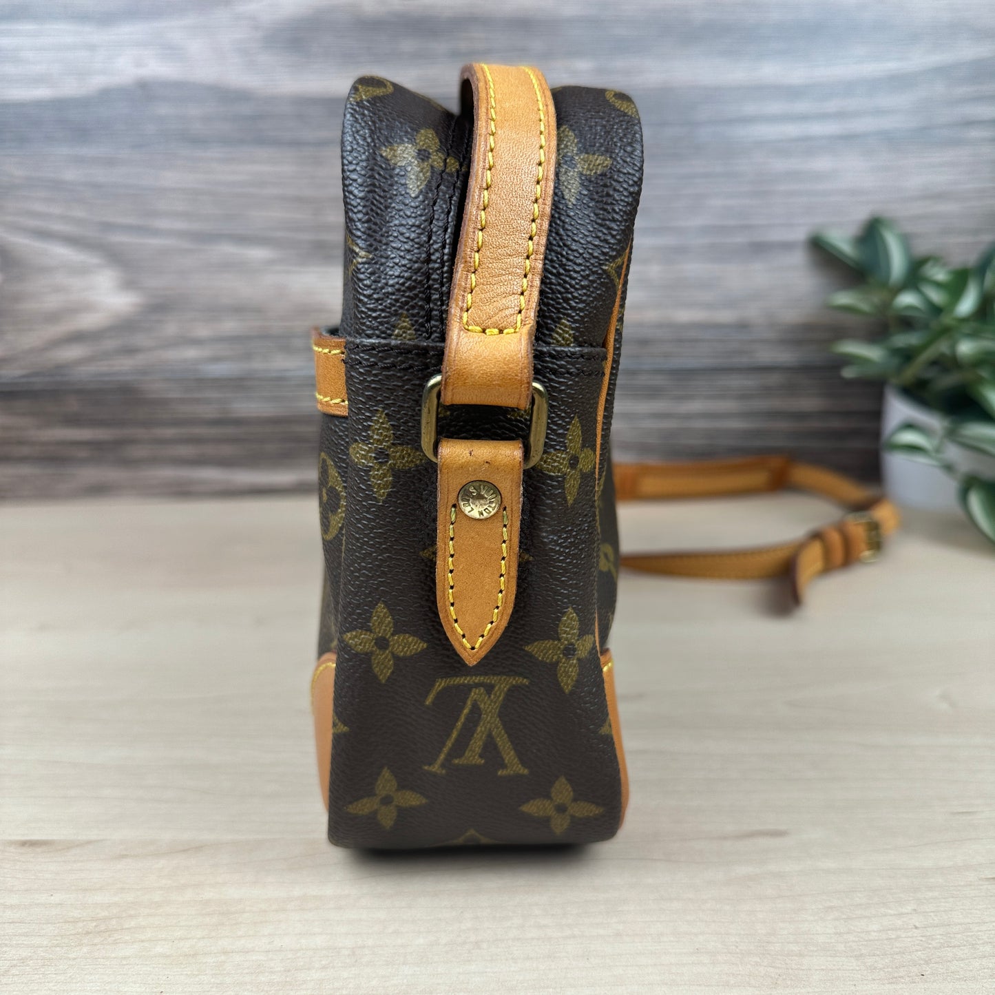 Louis Vuitton Trocadero 27 Crossbody Bag