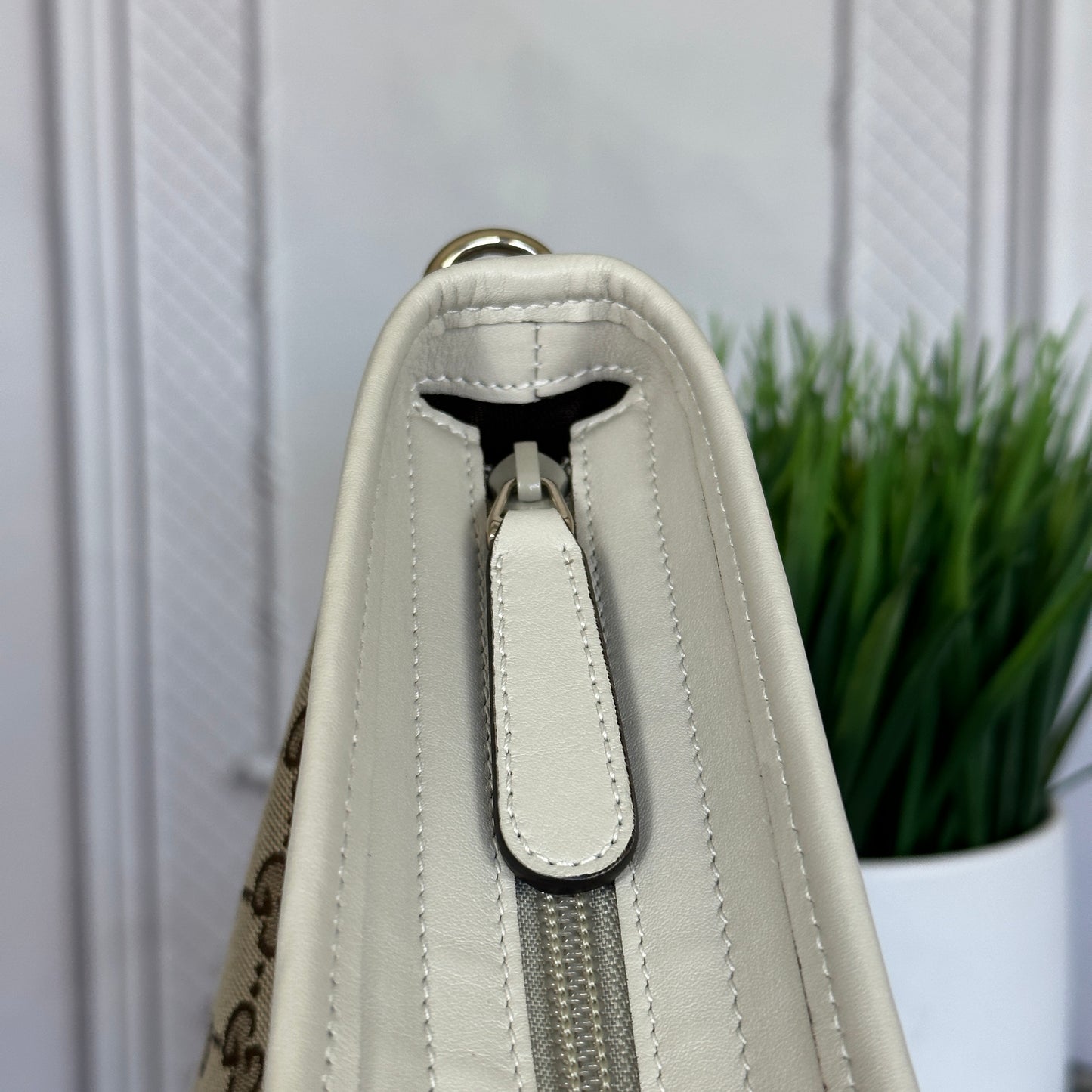 Gucci Classic GG Flat Medium Messenger Bag OffWhite