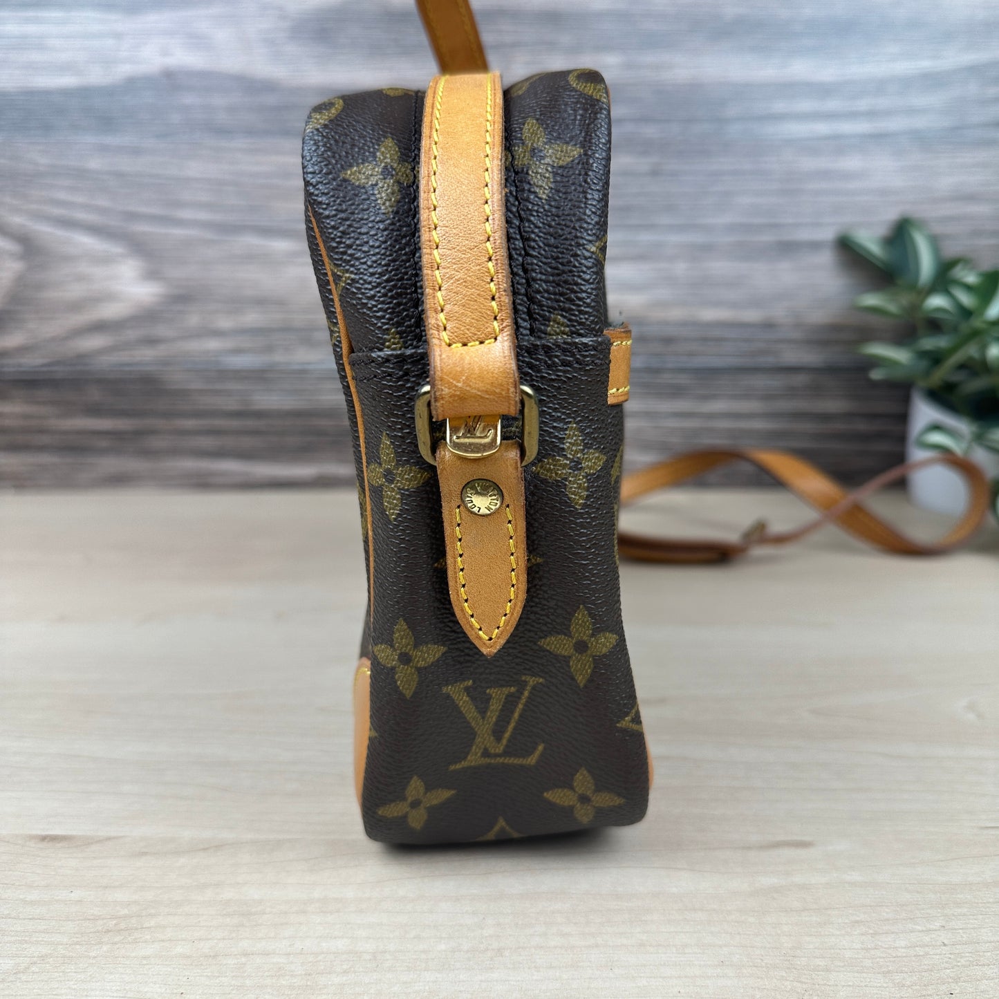 Louis Vuitton Trocadero 27 Crossbody Bag