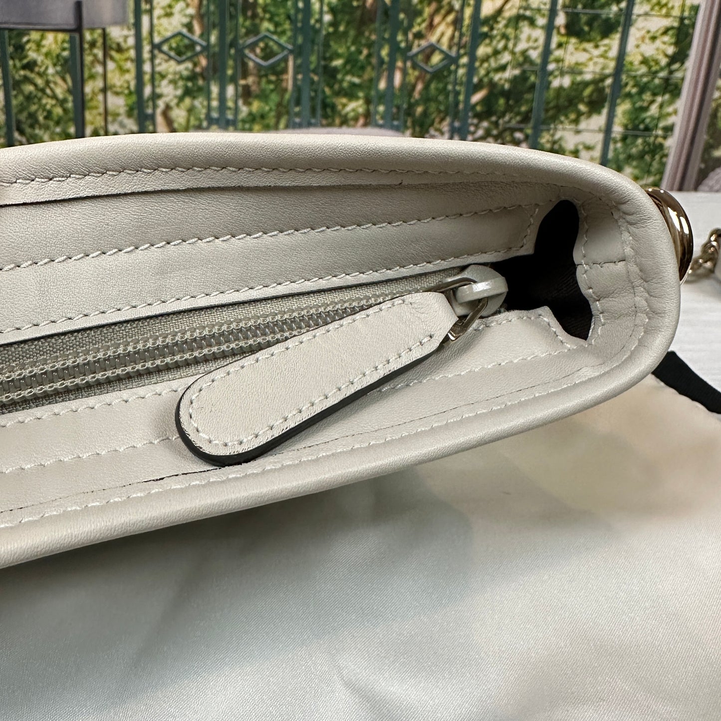 Gucci Classic GG Flat Medium Messenger Bag OffWhite