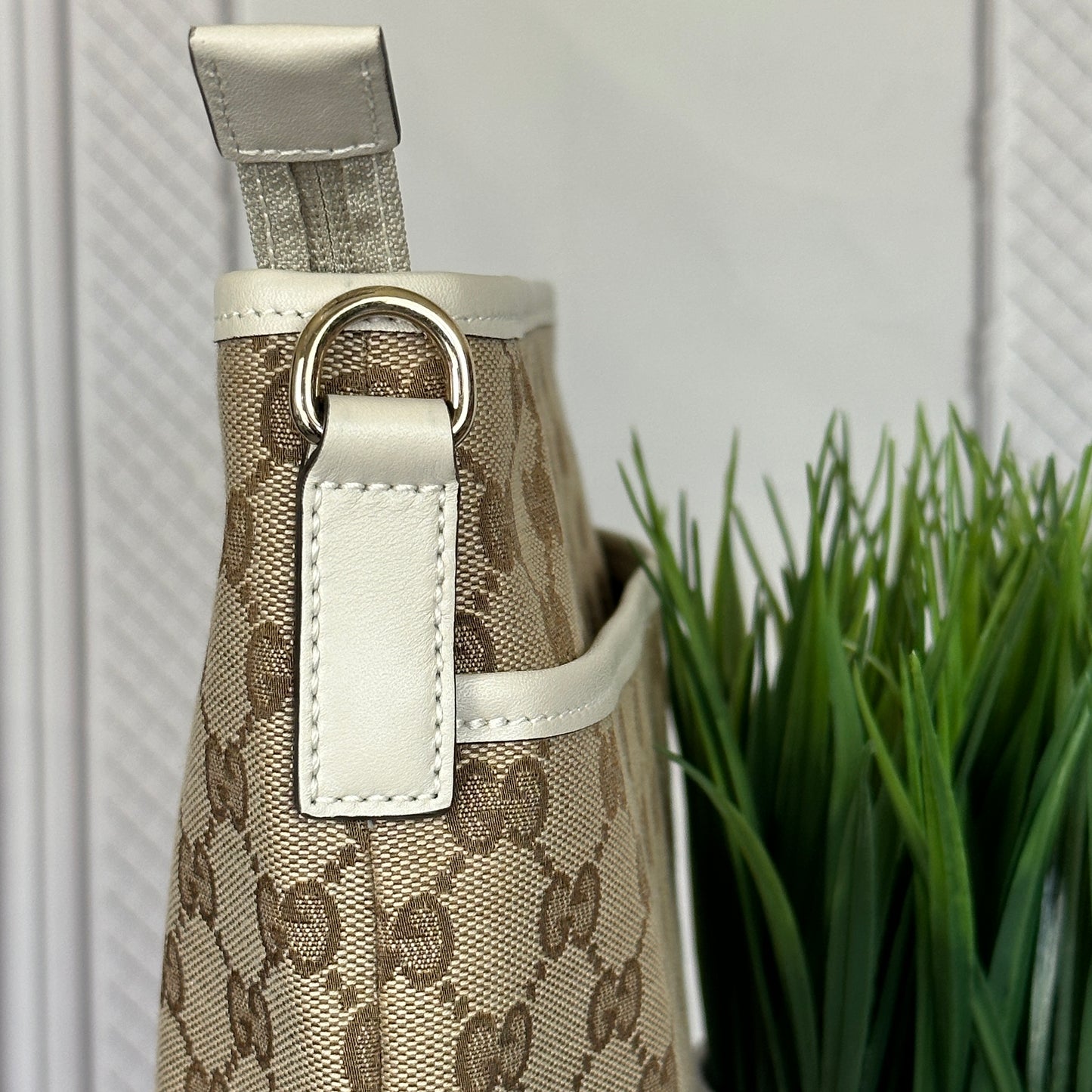 Gucci Classic GG Flat Medium Messenger Bag OffWhite