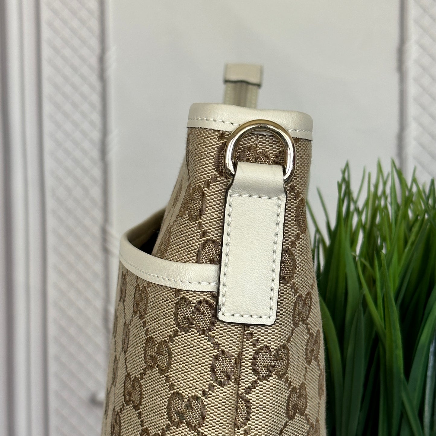 Gucci Classic GG Flat Medium Messenger Bag OffWhite