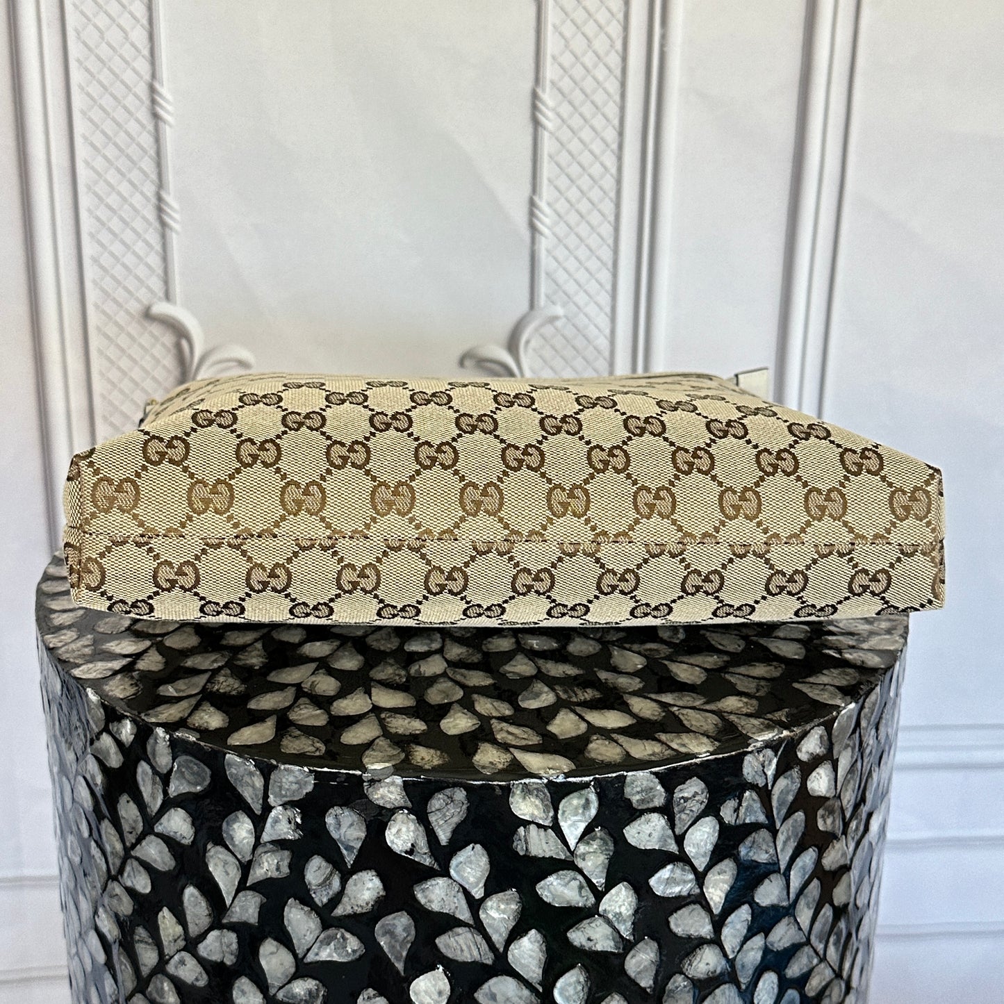 Gucci Classic GG Flat Medium Messenger Bag OffWhite