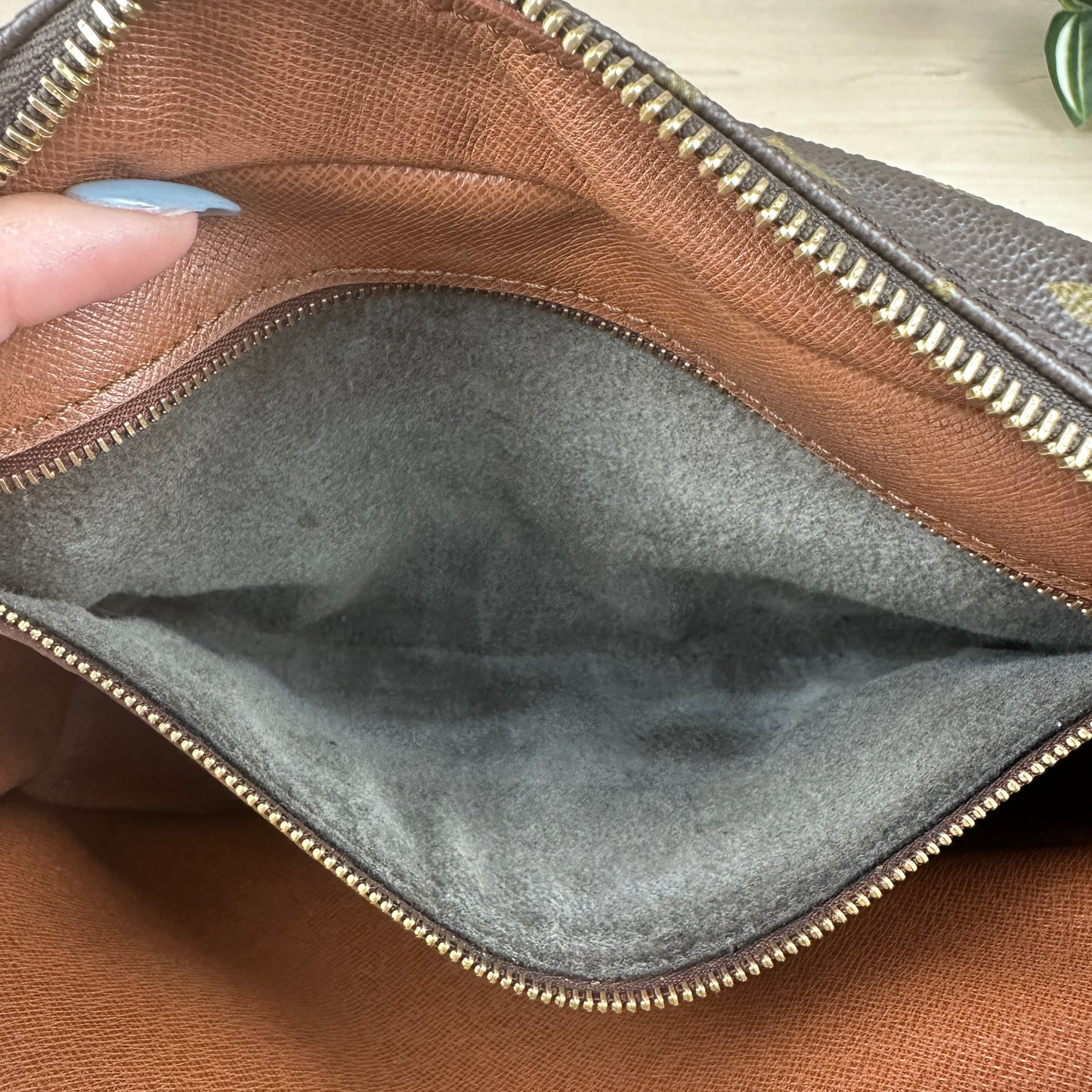 Louis Vuitton Trocadero 27 Crossbody Bag