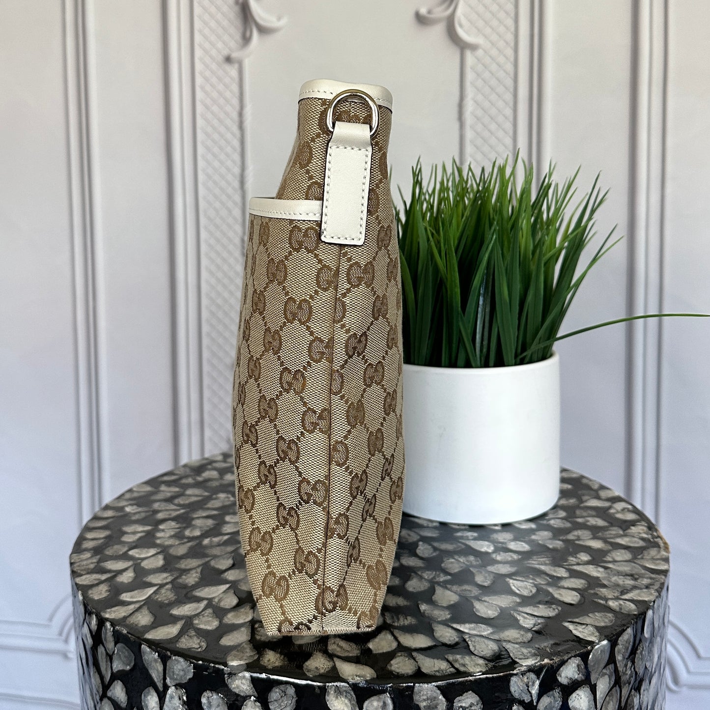 Gucci Classic GG Flat Medium Messenger Bag OffWhite