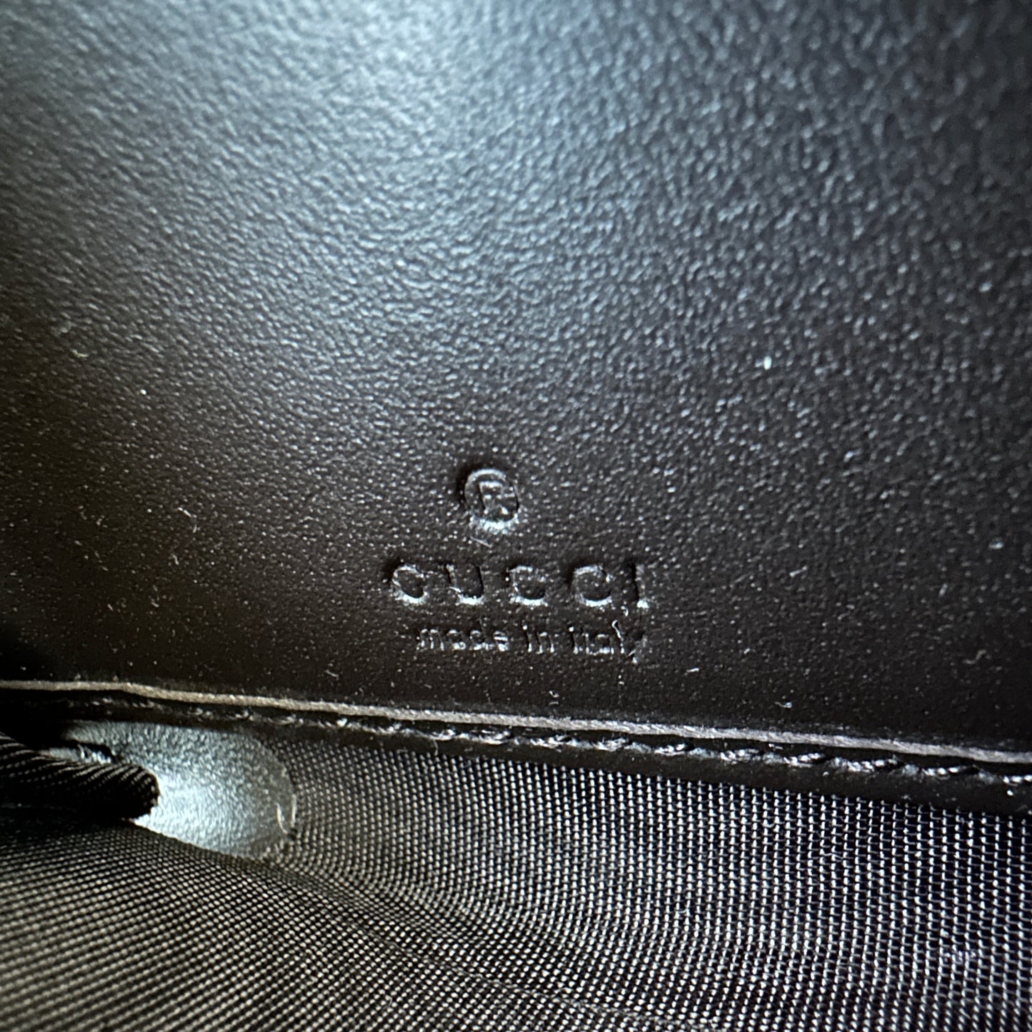 Gucci GG Supreme Canvas Bee Zip Around Wallet