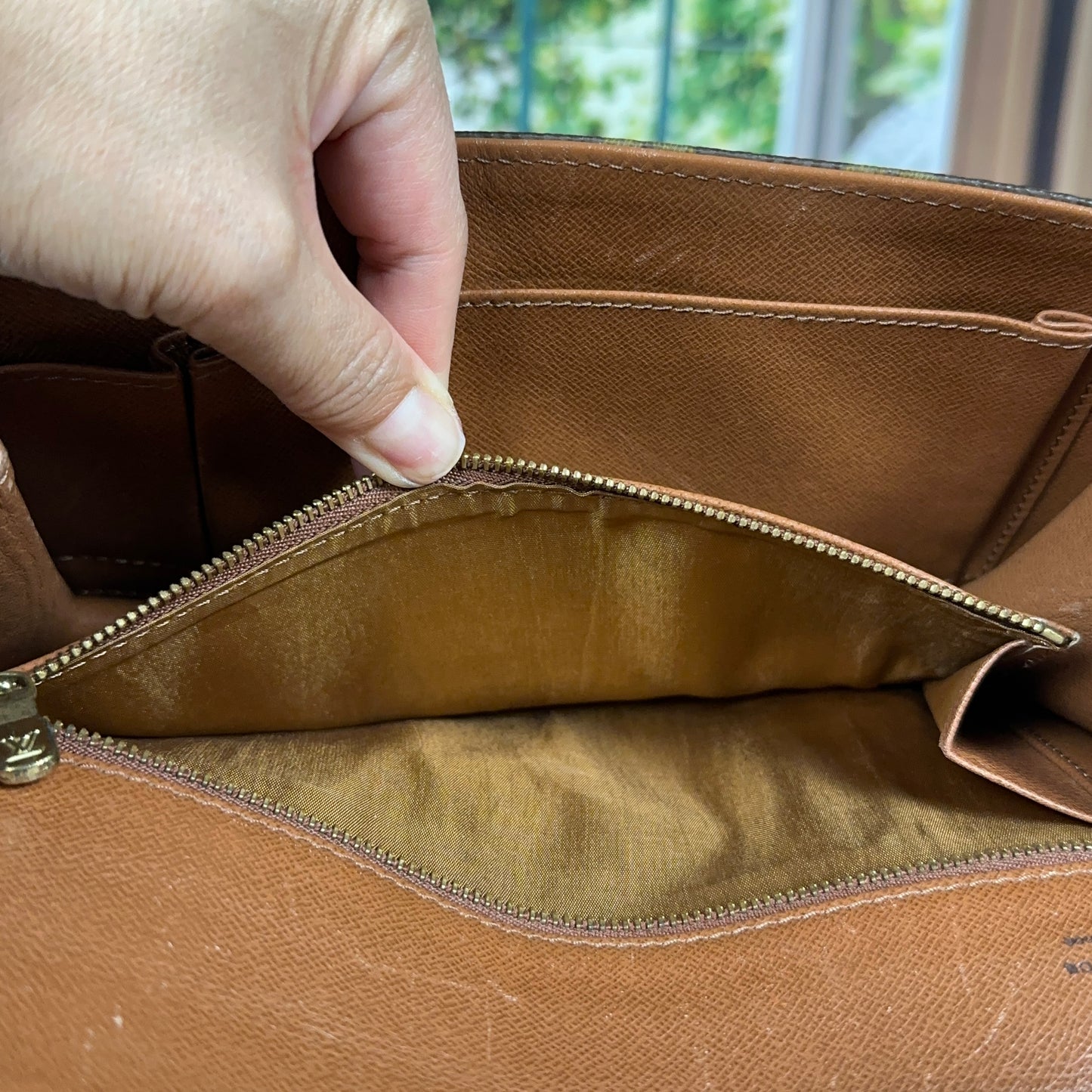 Louis Vuitton Vintage Dame Clutch