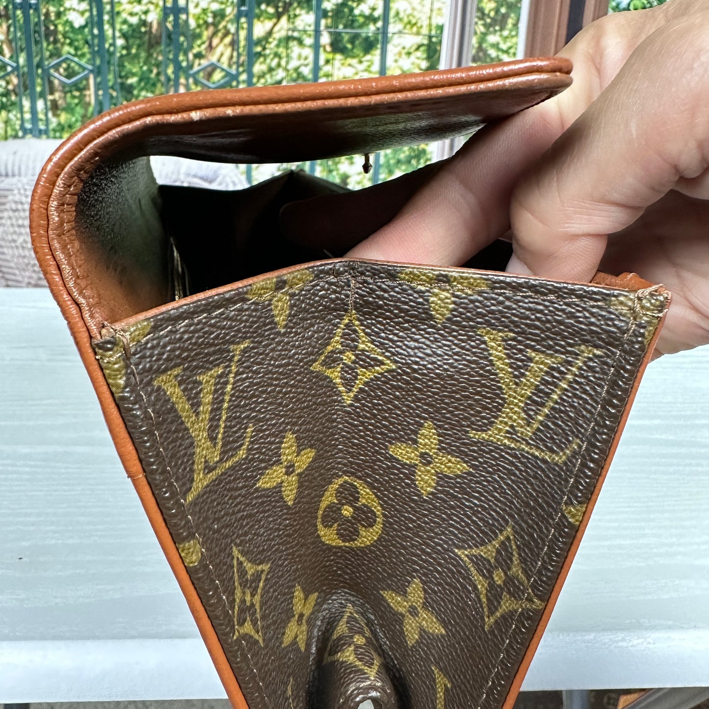 Louis Vuitton Vintage Dame Clutch
