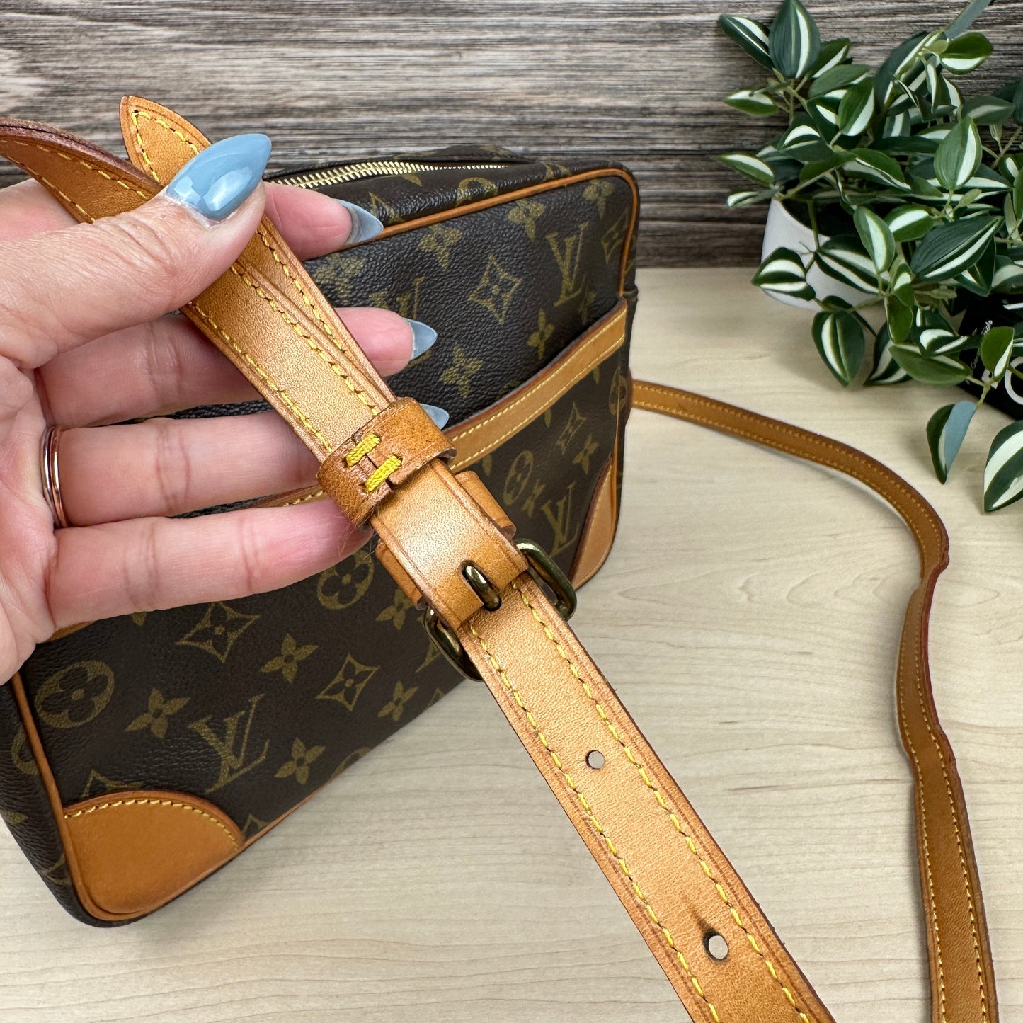 Louis Vuitton Trocadero 27 Crossbody Bag