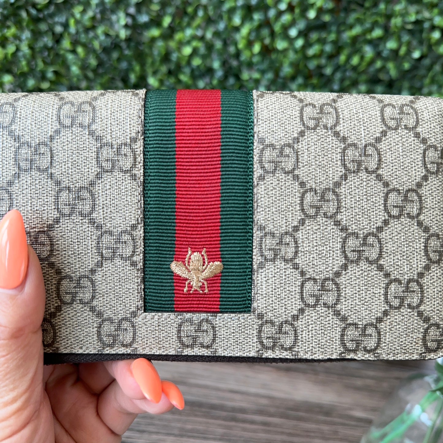 GUCCI Web GG Supreme Bee Zip Wallet