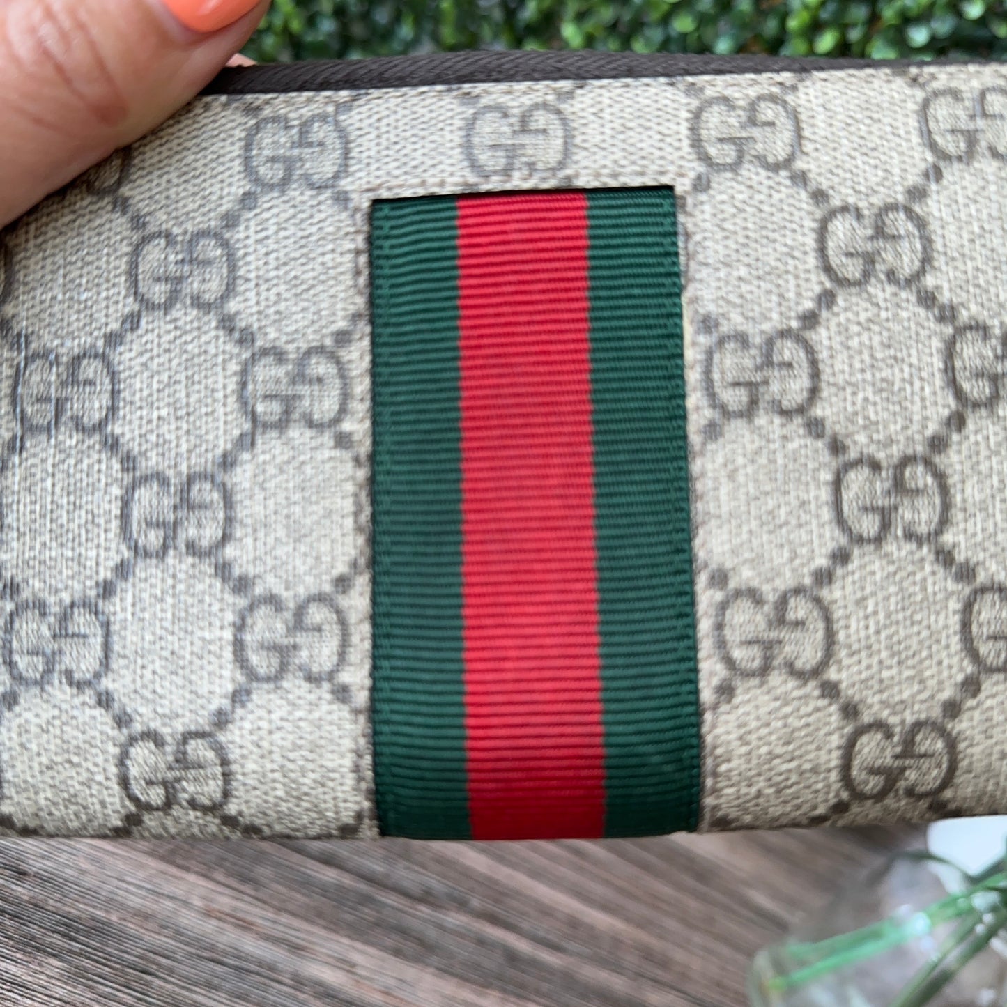 GUCCI Web GG Supreme Bee Zip Wallet