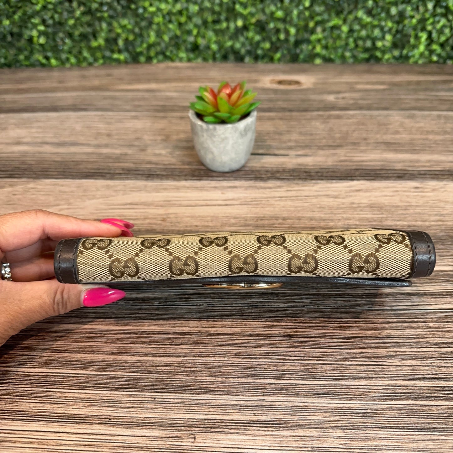 Gucci Beige GG Logo Sukey Continental Wallet