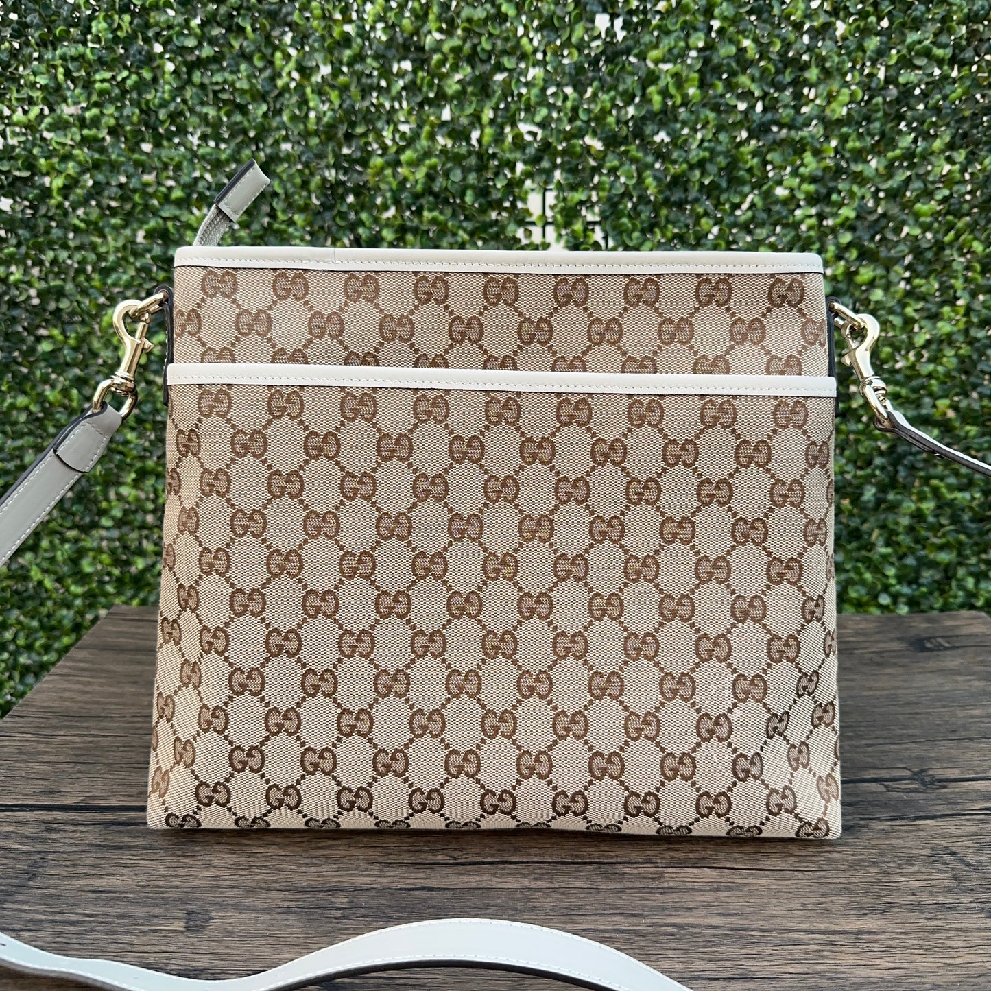 Gucci GG Classic Flat Medium Messenger Bag