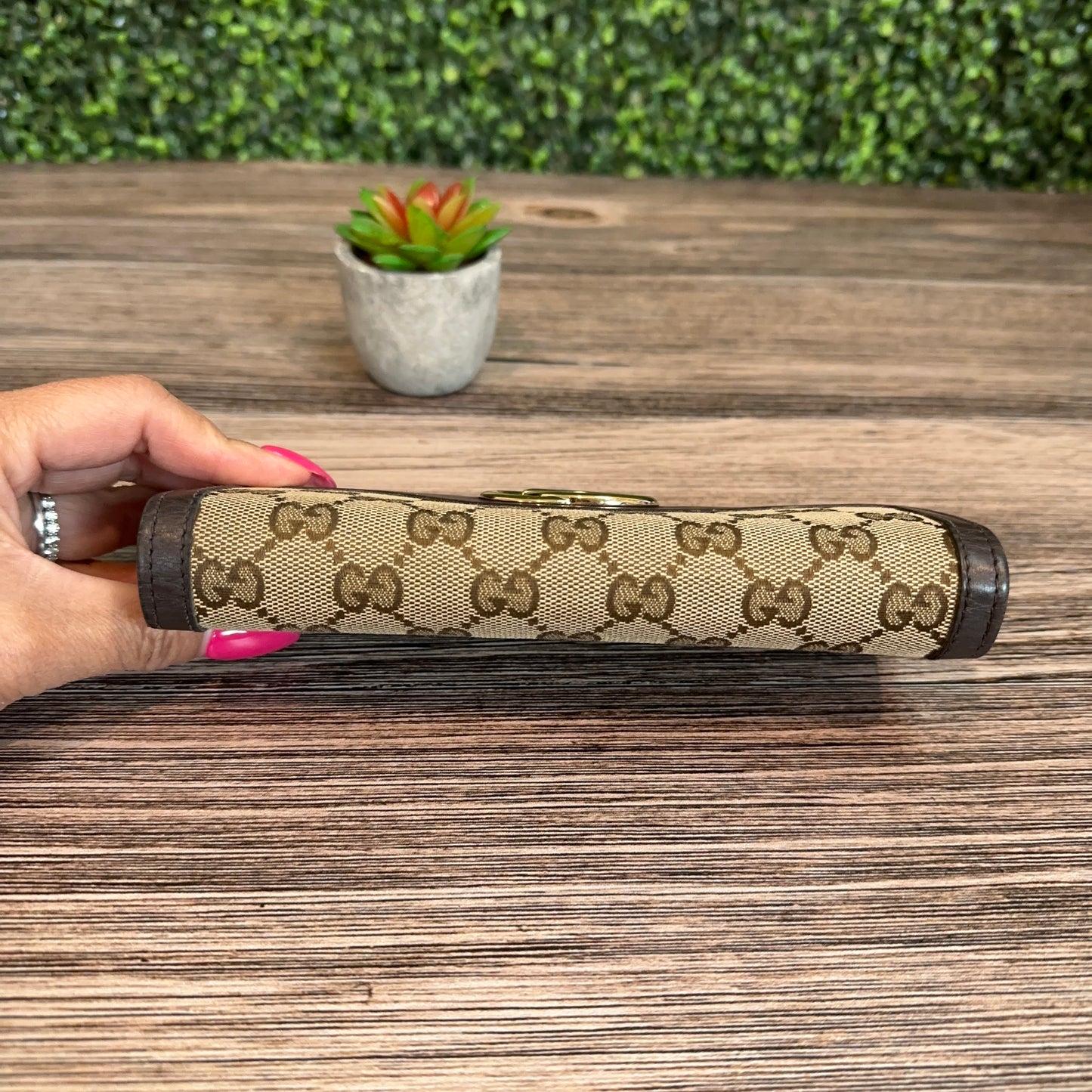 Gucci Beige GG Logo Sukey Continental Wallet