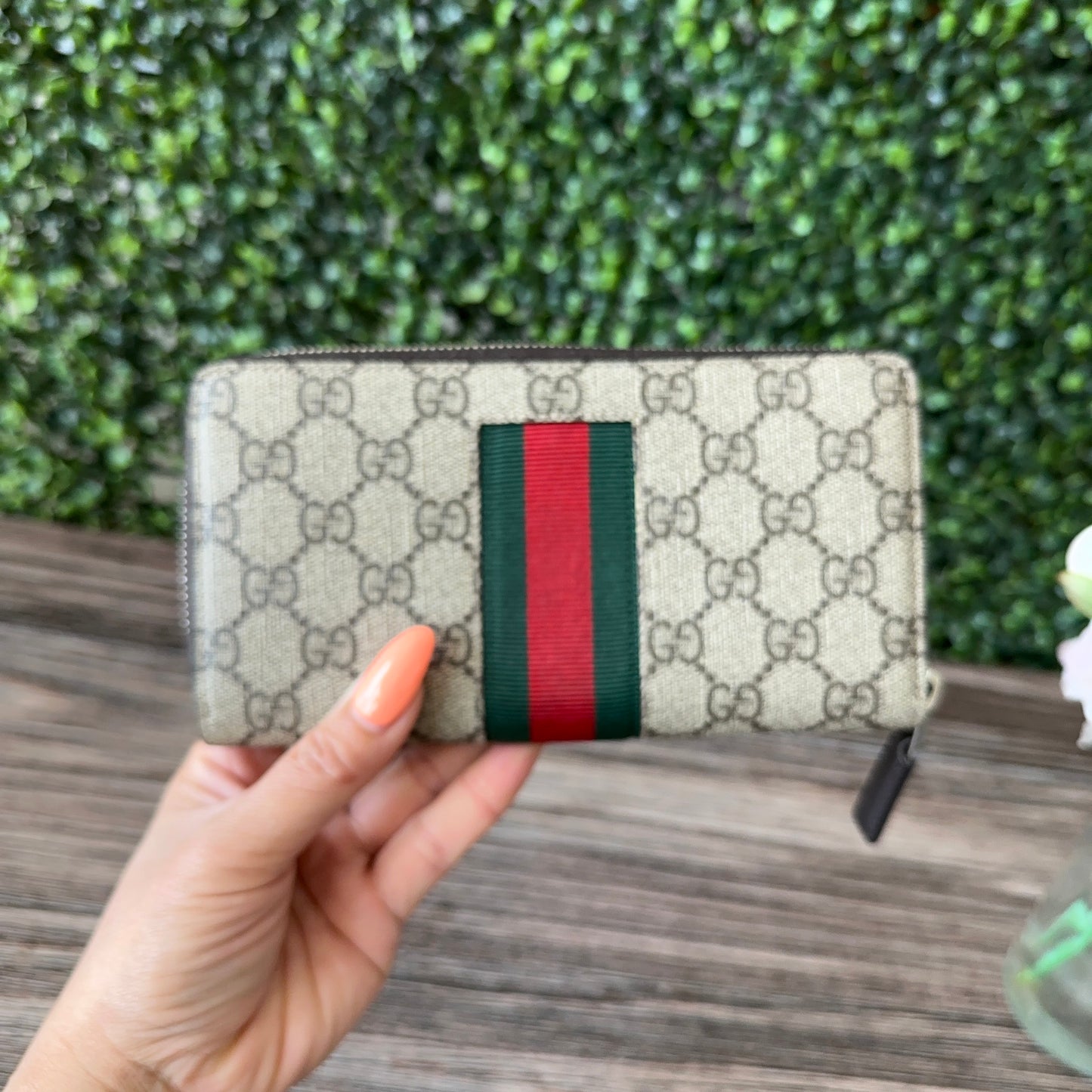 GUCCI Web GG Supreme Bee Zip Wallet