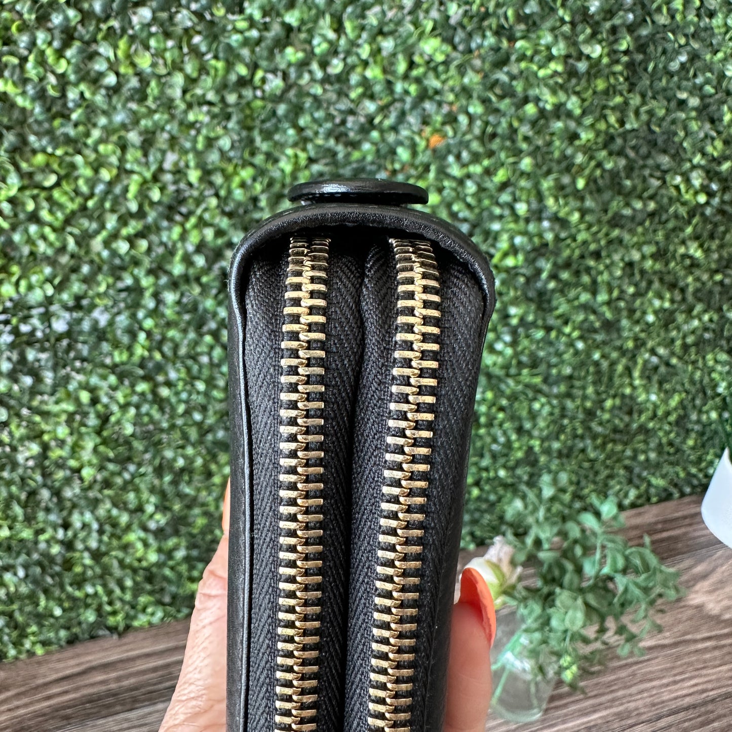 GUCCI Black Pebbled Calfskin Soho Travel Document Case