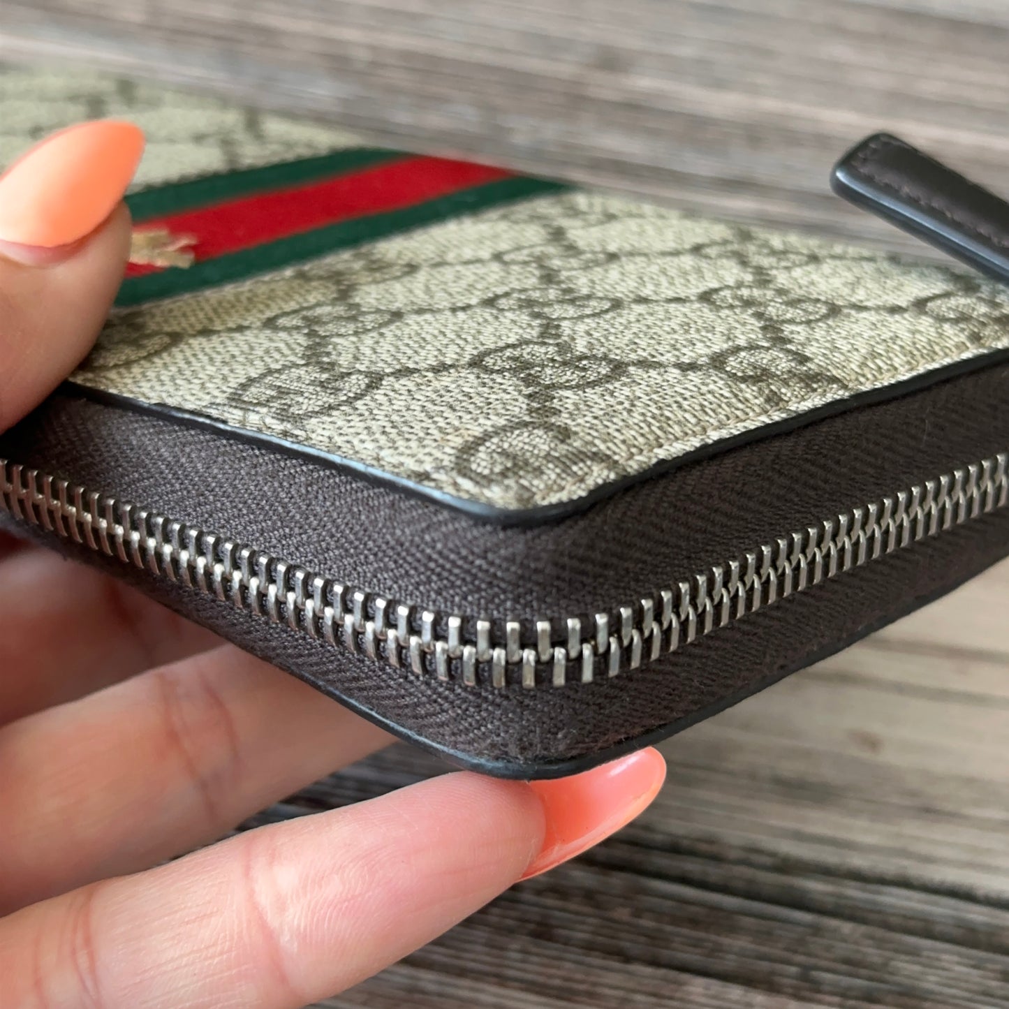 GUCCI Web GG Supreme Bee Zip Wallet