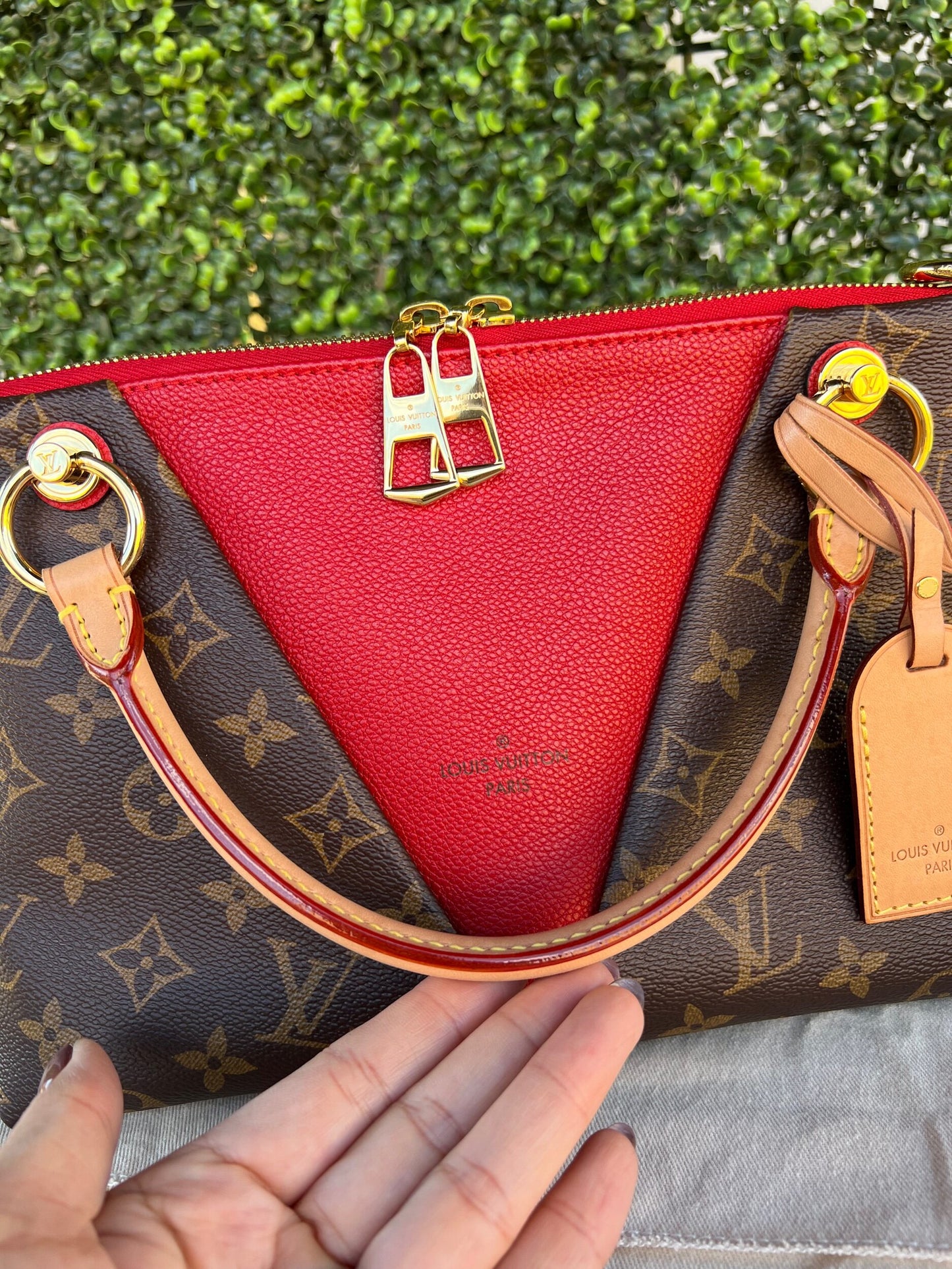 V Tote BB Cerise Leather Moogram Canvas