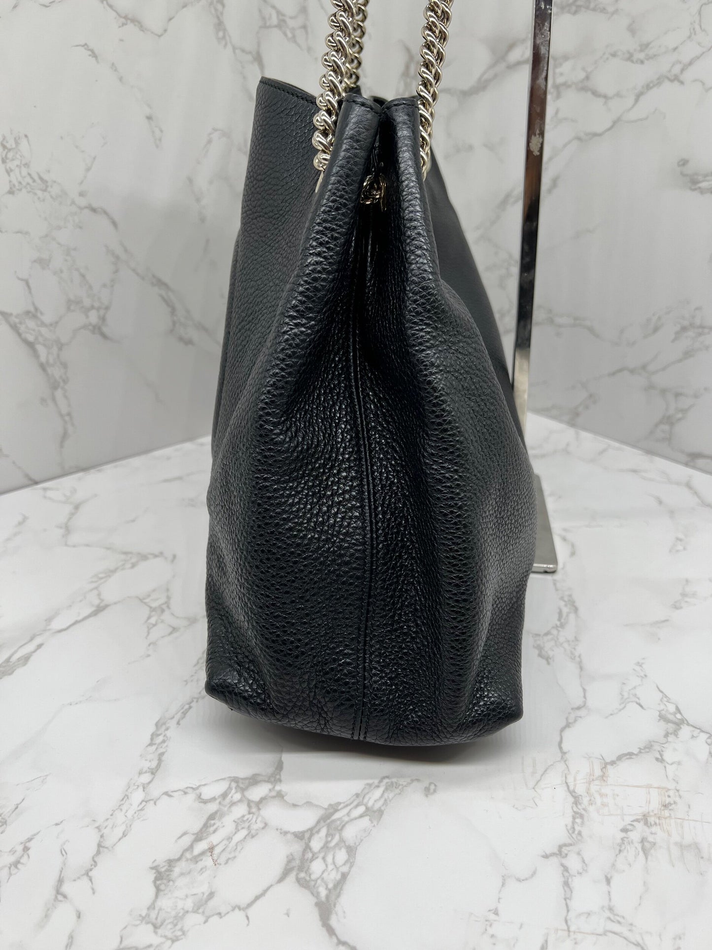 Gucci GG Medium Soho Double Chain Pebbled Leather in Black