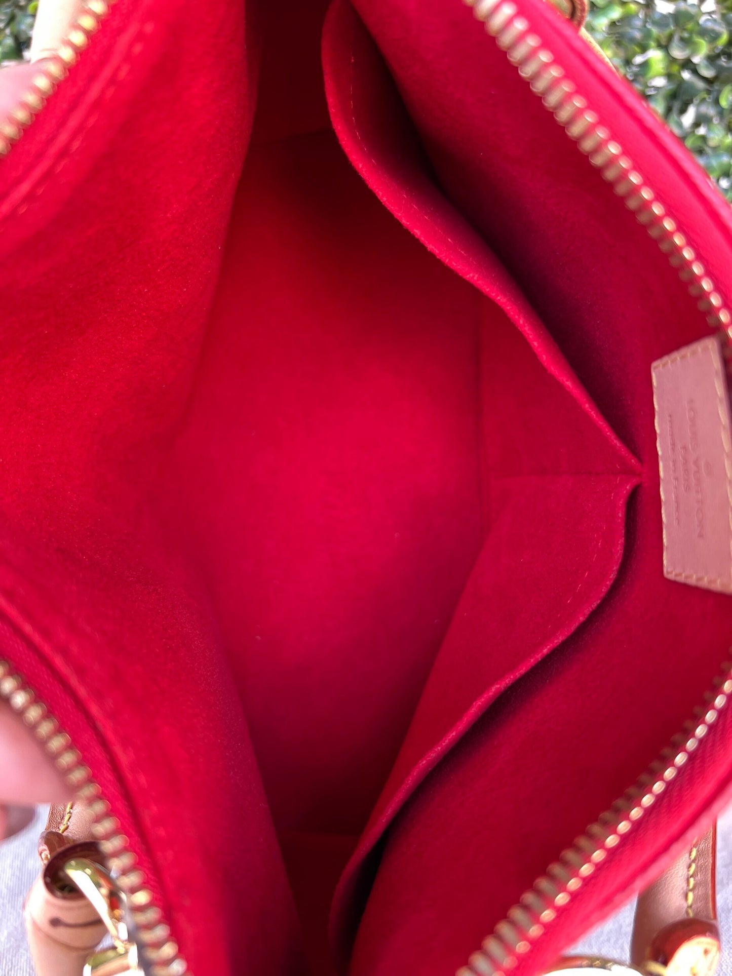 V Tote BB Cerise Leather Moogram Canvas