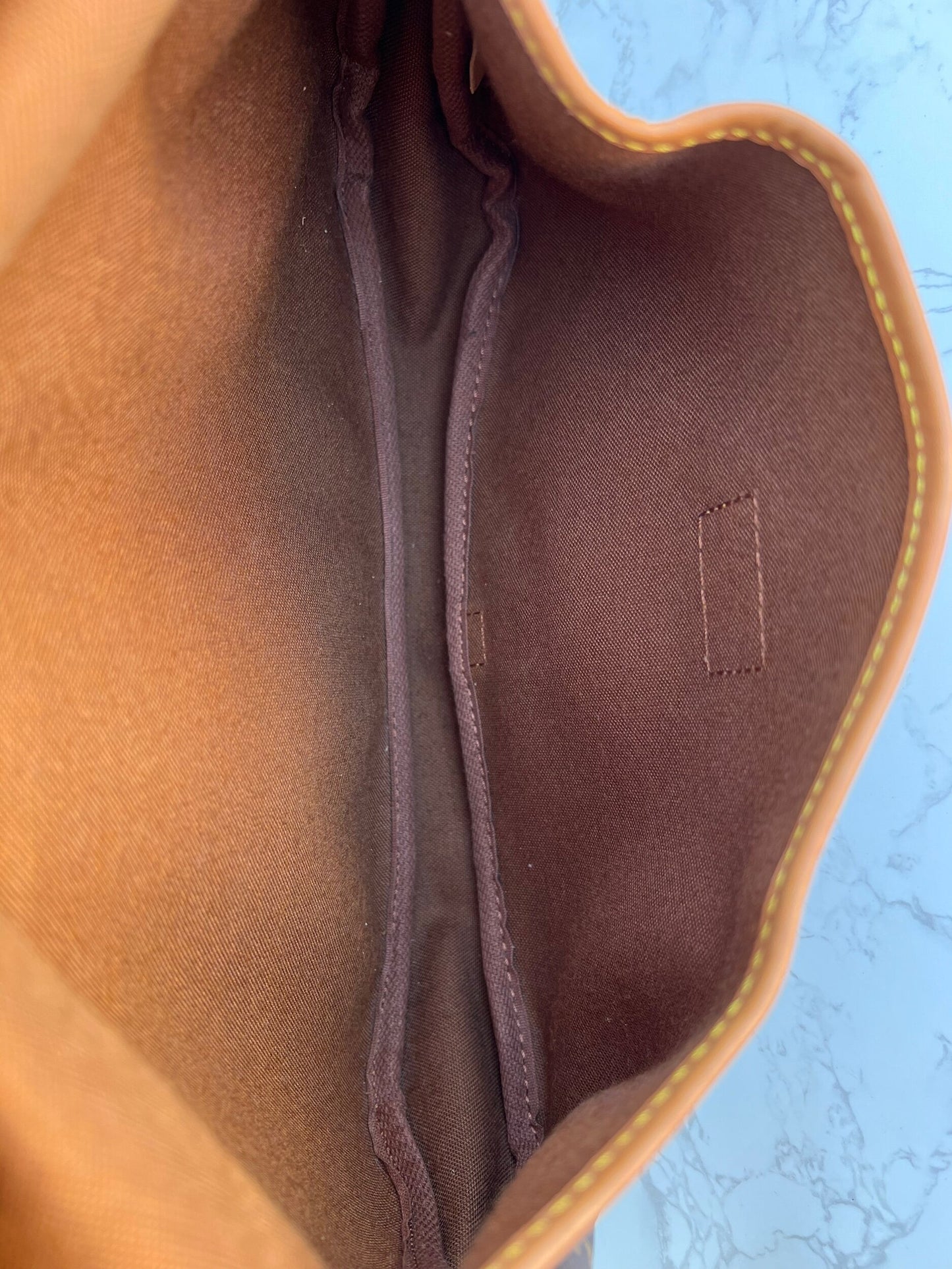 Saumur 30 Messenger Crossbody Bag