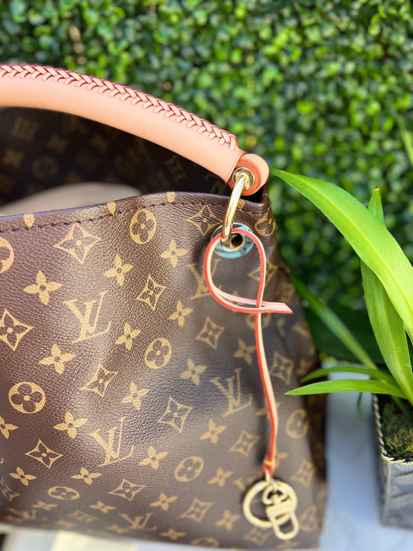Artsy MM Monogram