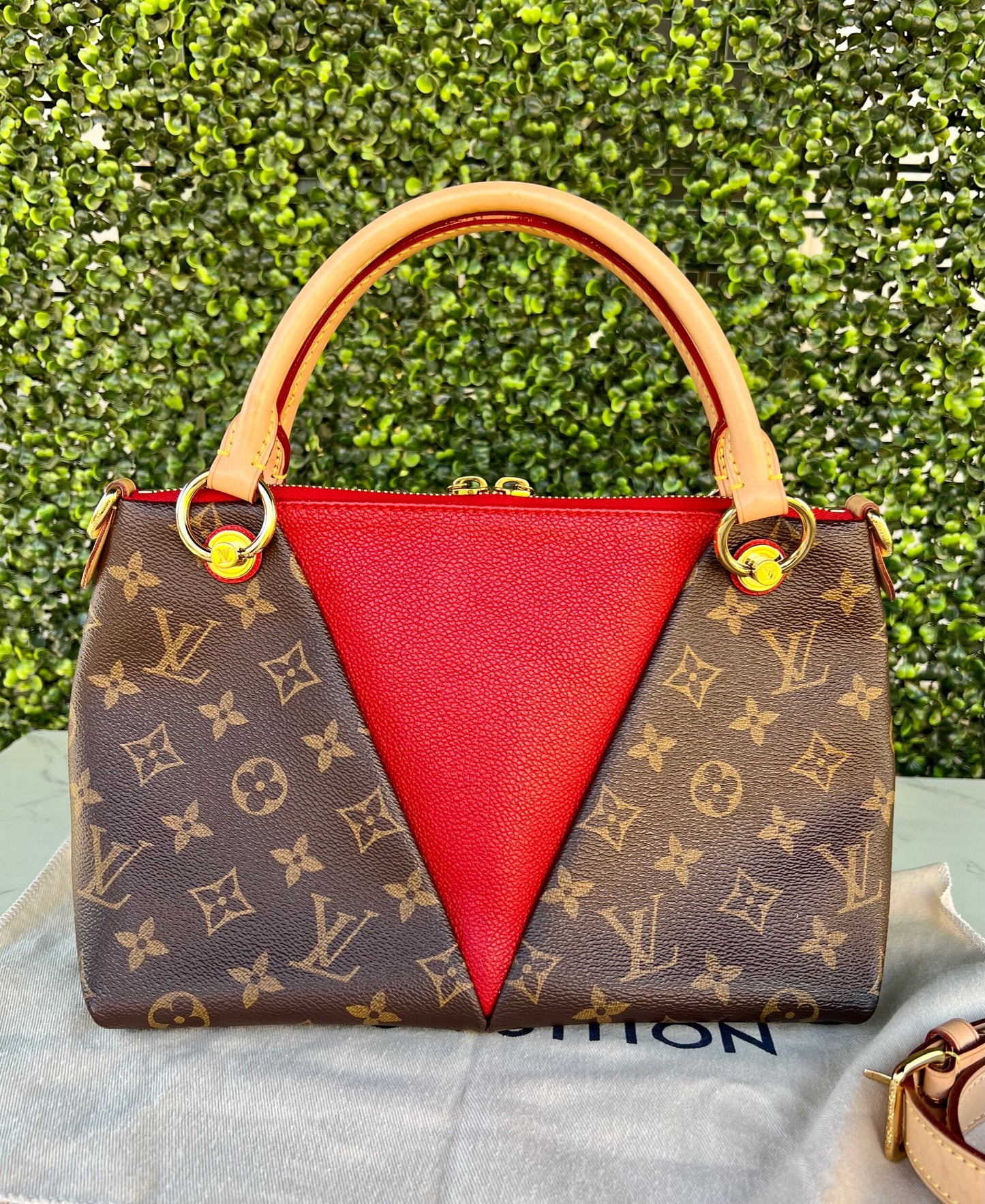 V Tote BB Cerise Leather Moogram Canvas