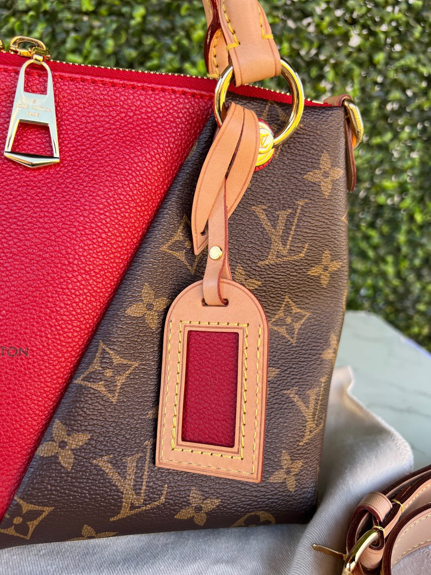 V Tote BB Cerise Leather Moogram Canvas