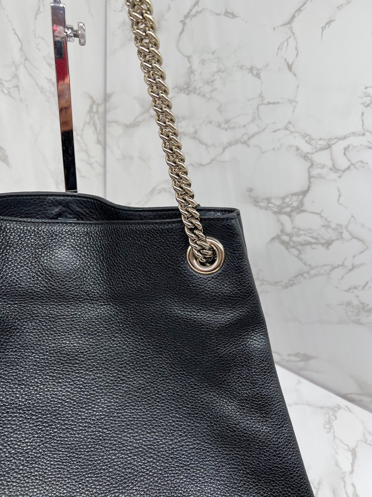 Gucci GG Medium Soho Double Chain Pebbled Leather in Black
