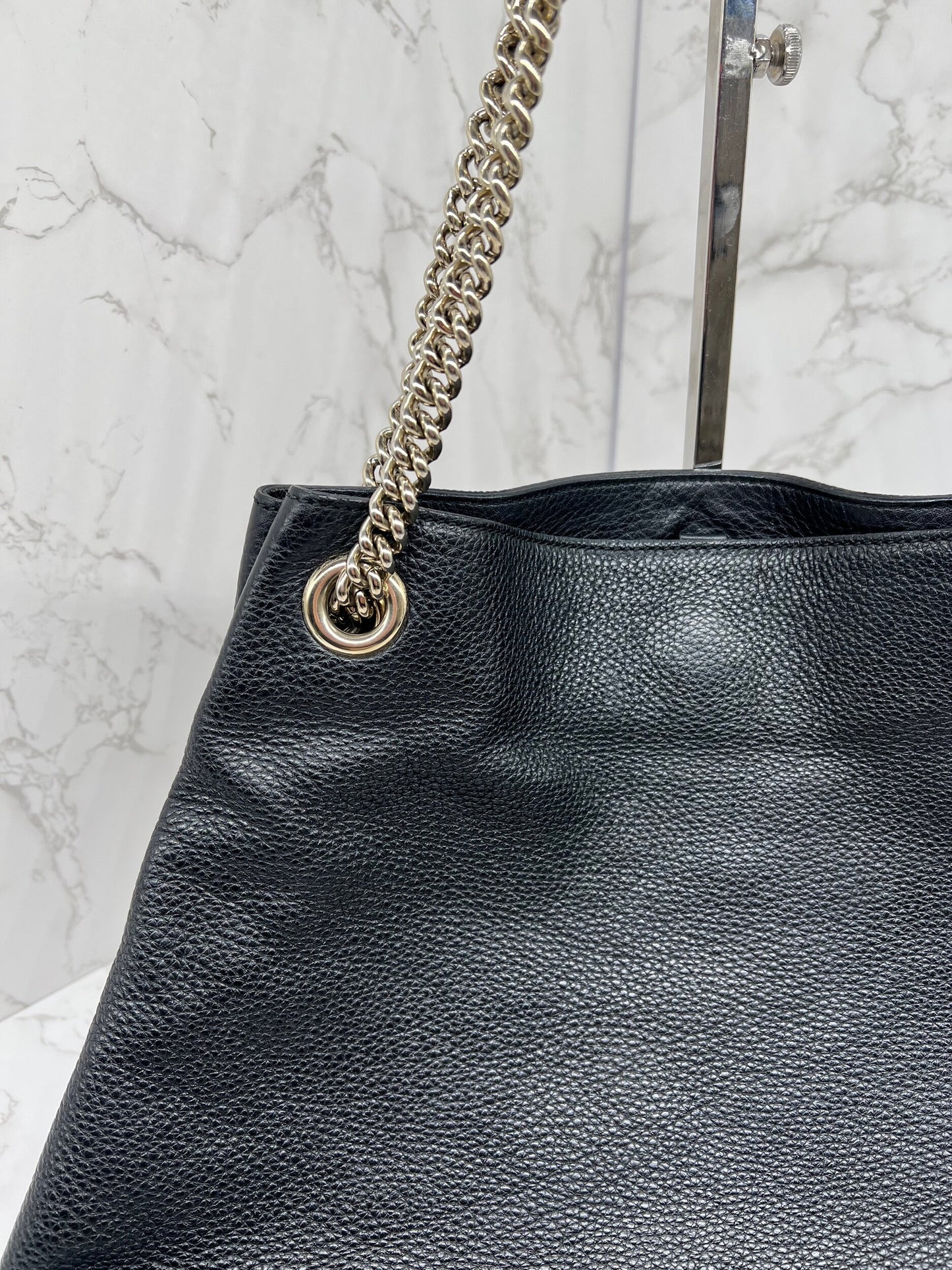 Gucci GG Medium Soho Double Chain Pebbled Leather in Black