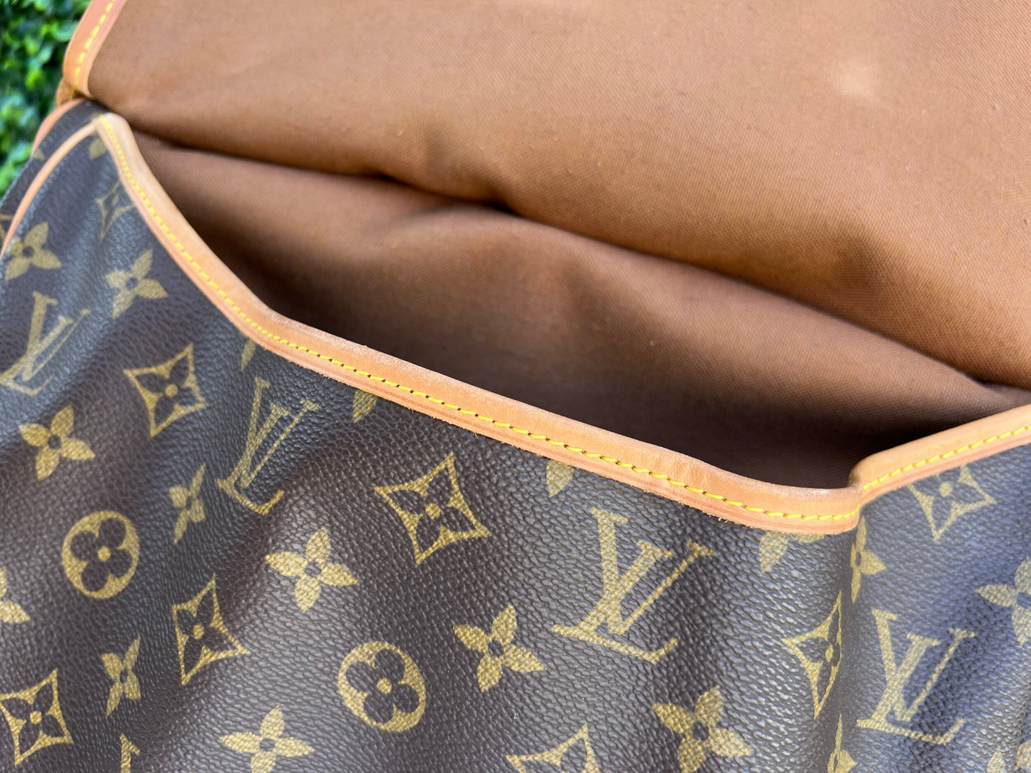 Saumur 30 Messenger Crossbody Bag