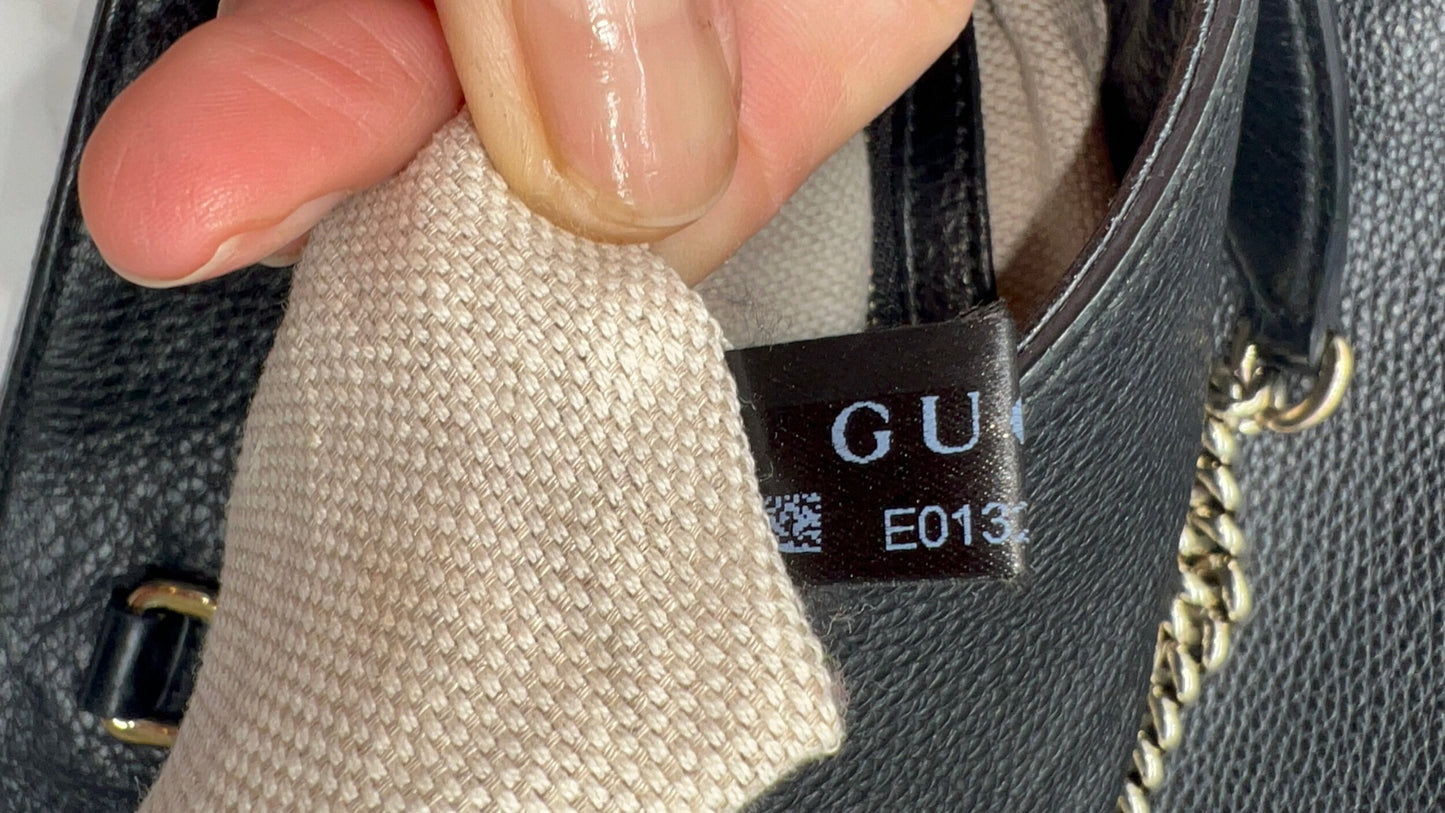 Gucci GG Medium Soho Double Chain Pebbled Leather in Black