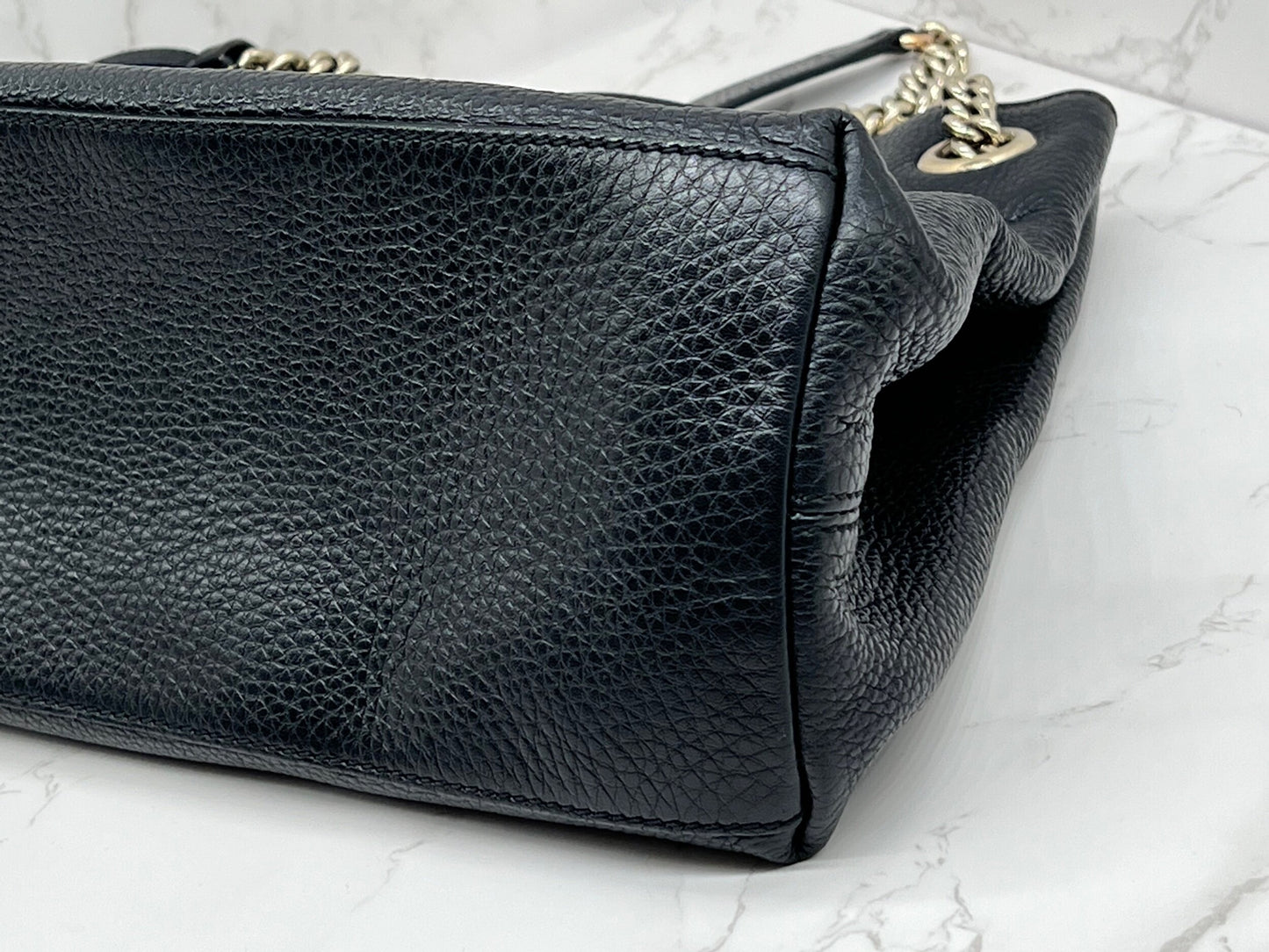 Gucci GG Medium Soho Double Chain Pebbled Leather in Black